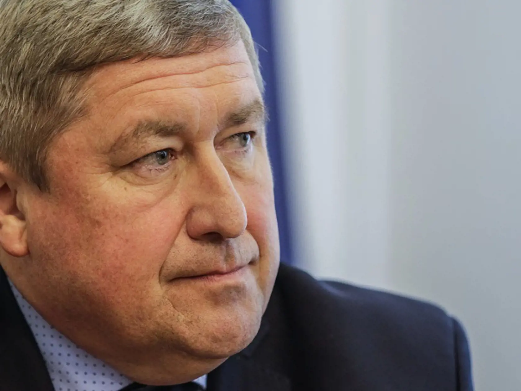 Na snímke špeciálny prokurátor Dušan Kováčik  počas tlačovej konferencie s námestníkom generálneho prokurátora SR pre trestný úsek Petrom Šufliarskym a generálnym prokurátorom Jaromírom Čižnárom 8. marca 2017 v Bratislave. FOTO TASR - Andrej Galica