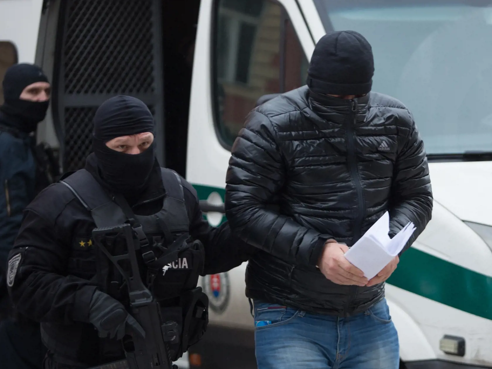 Na Špecializovanom trestnom súde (ŠTS) v Banskej Bystrici sa začalo rozhodovanie o väzbe so zadržanými údajnými členmi zločineckej skupiny takáčovcov 31. januára 2017. Na snímke Milan J. FOTO TASR - Branislav Račko