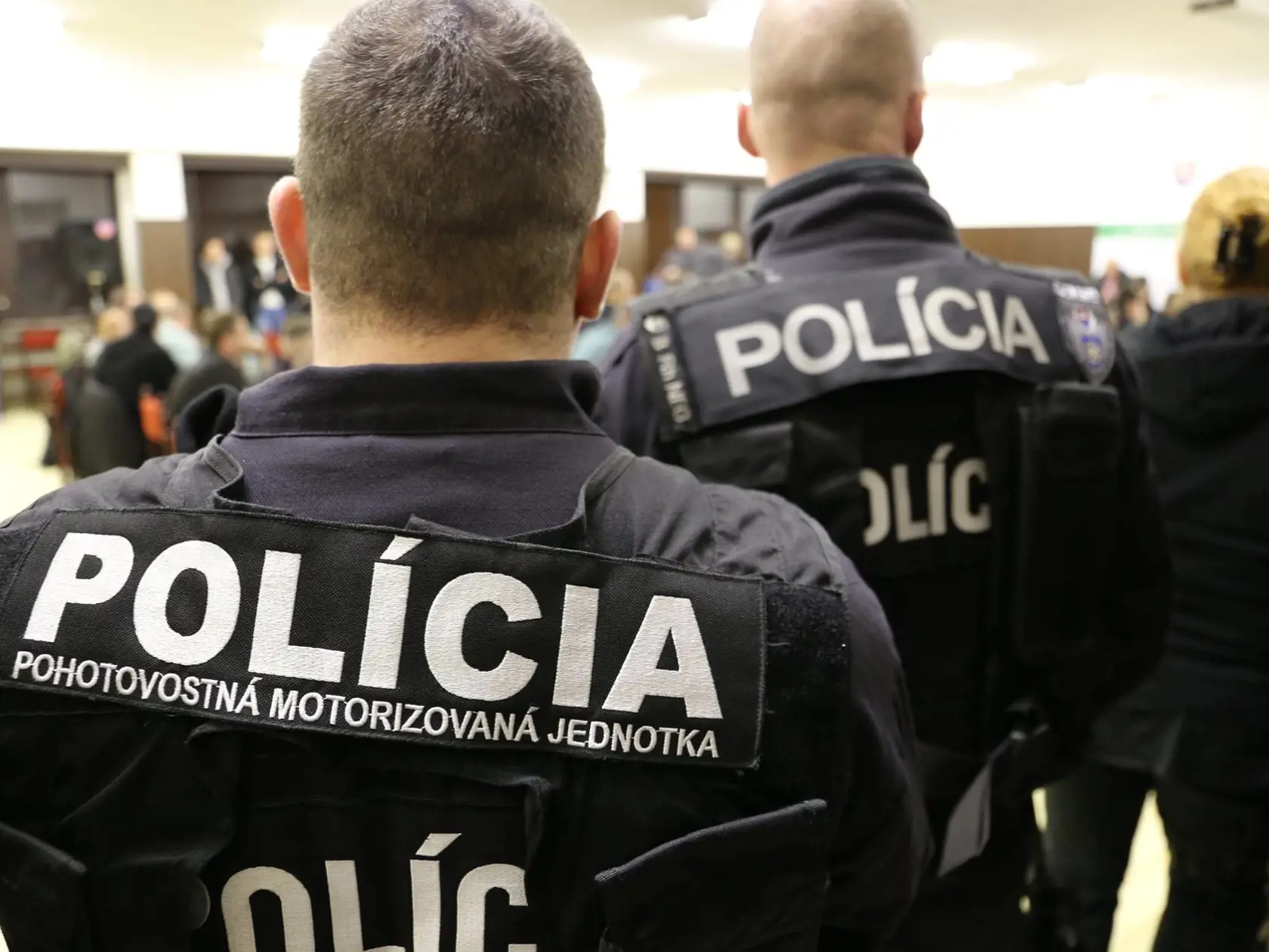 NAKA zatkla počas víkendu v Dunajskej Strede desiatky chuligánov skupiny  &quot;FELVIDÉKI HARCOSOK&quot; za šírenie extrémizmu. 