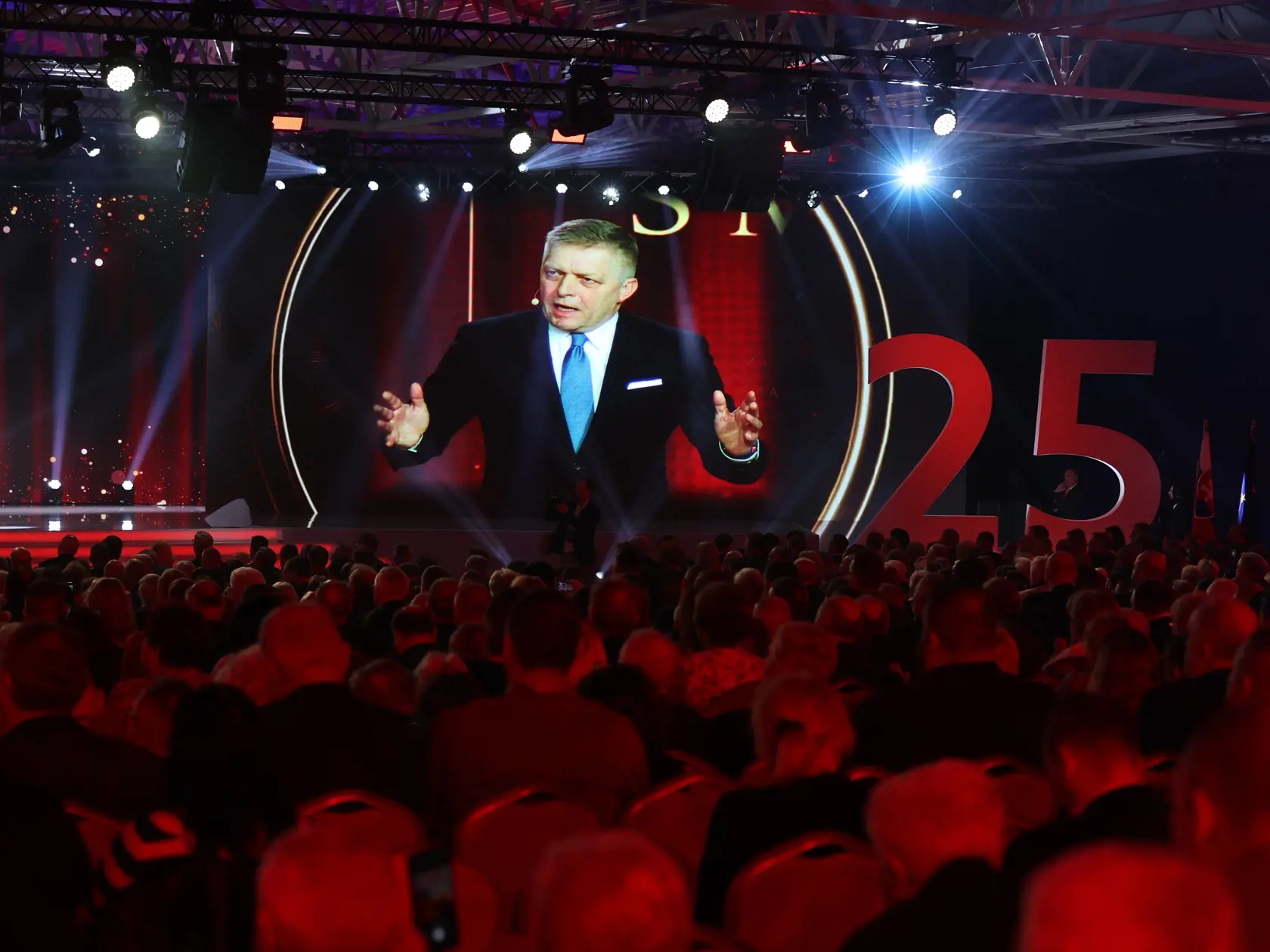 Predseda vlády Robert Fico (Smer).