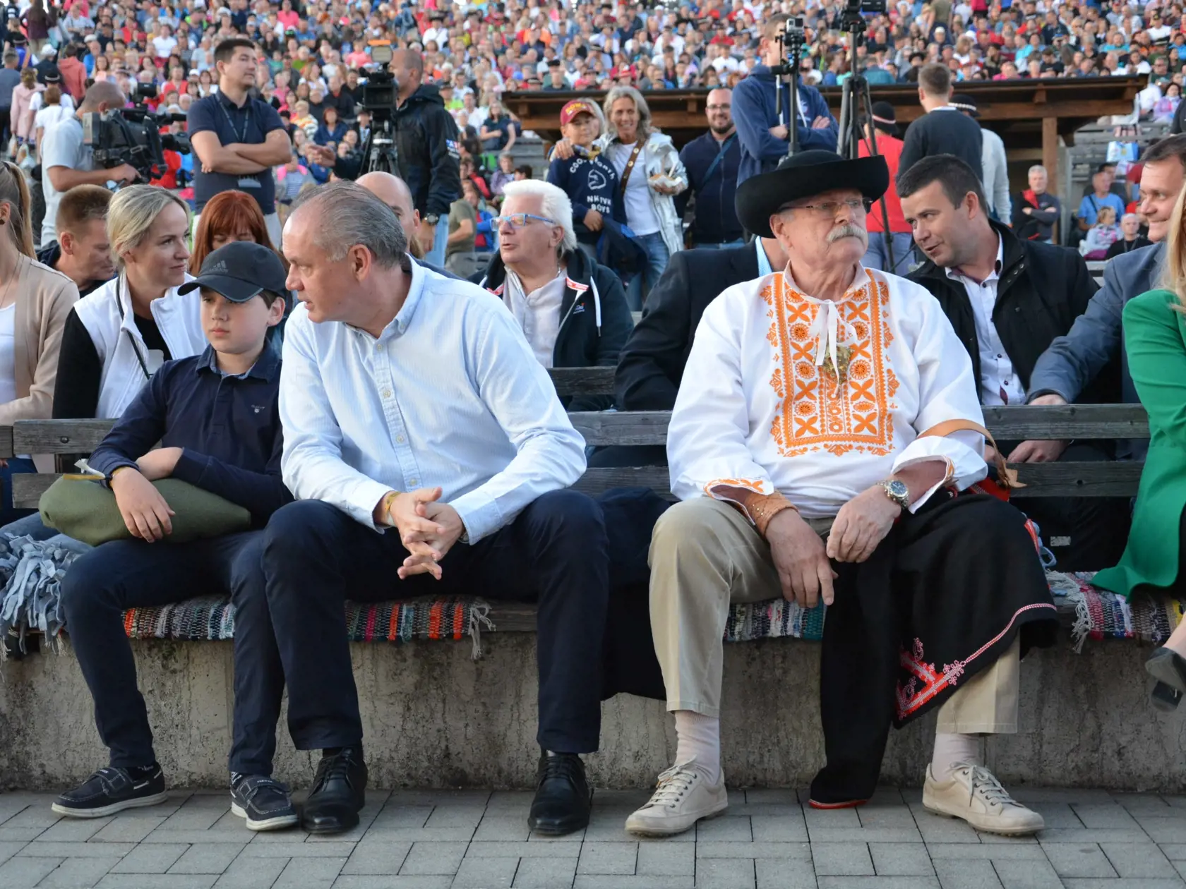 Folklórny festival vo Východnej odštartoval už po 65.krát. Festival odštartovalo famózne predstavenie Lúčnice v duchu spomienky na Štefana Nosáľa! Zavítala aj Zuzana Čaputová!
