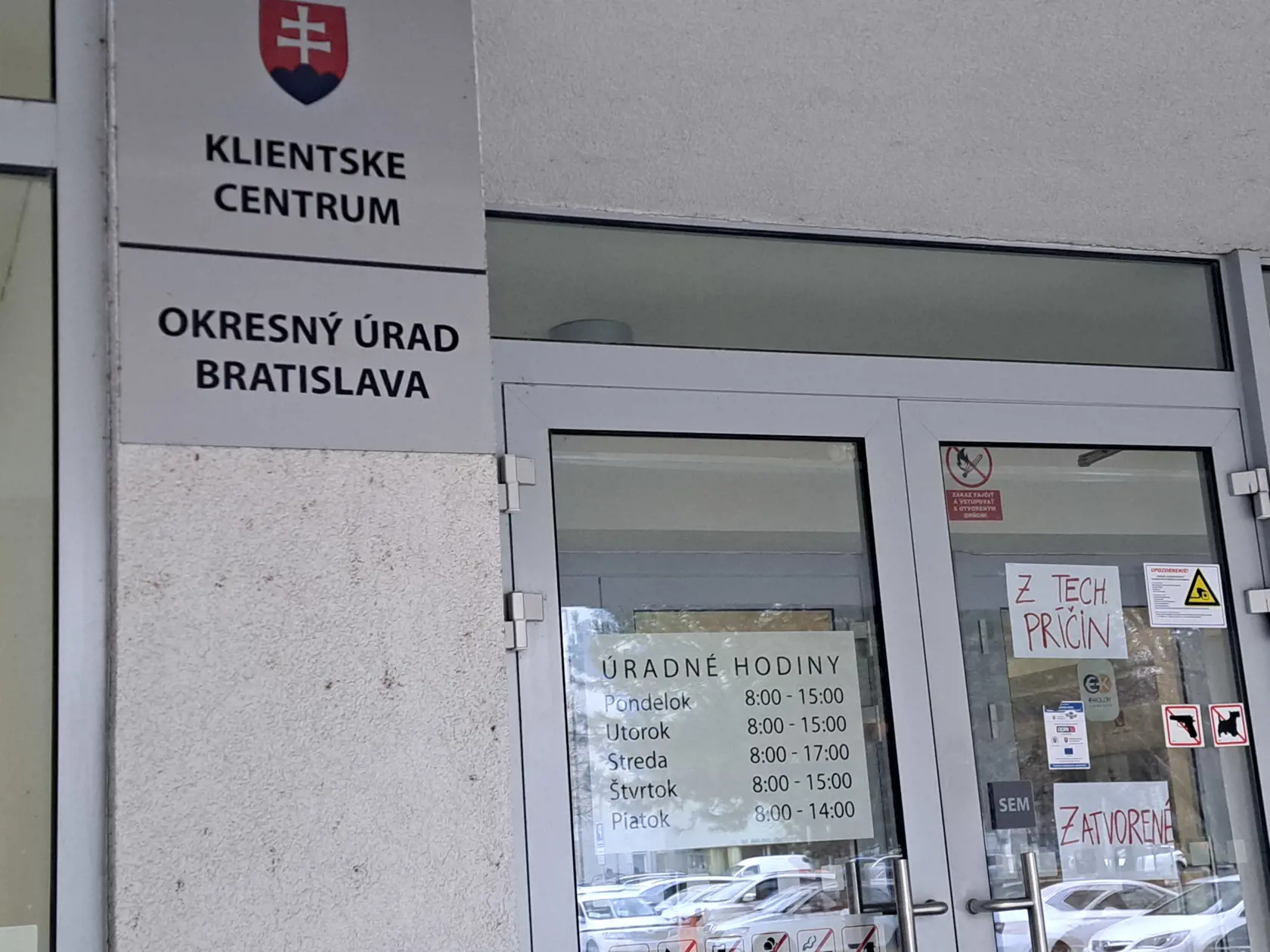 Prvý pracovný deň po sviatkoch bol katastrálny odbor v Bratislave zatvorený.