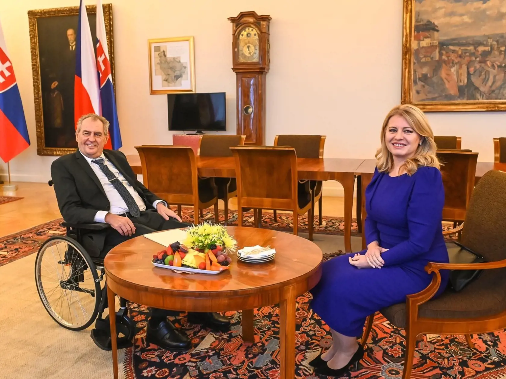 Porovnali sme výhody funkcie českého a slovenského prezidenta. Úprimne, naša hlava štátu sa občas môže cítiť ako trochu chudobný príbuzný.