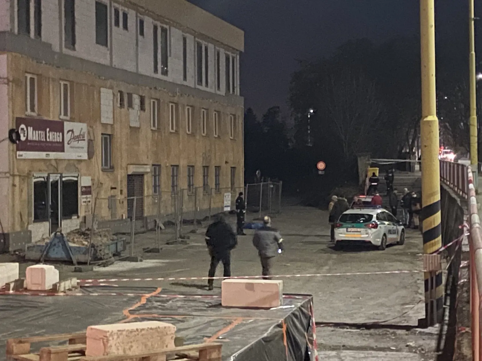Tragická udalosť sa stala o 18:15 v pondelok 14. marca 2022 na parkovisku pred budovou bývalej železničnej stanice, ktorá stojí medzi čerpacou stanicou a železničným policajným oddelením. Policajt Martin Turčan (33), syn prešovskej primátorky Andrey Turčanovej, zastrelil svojho kolegu Filipa S. Tureka (†29). Ten upozorňoval svojich nadriadených na psychické problémy Martina a žiadal, aby mu odobrali zbraň. Žiaľ, nestihli a došlo k obávanému nešťastiu.