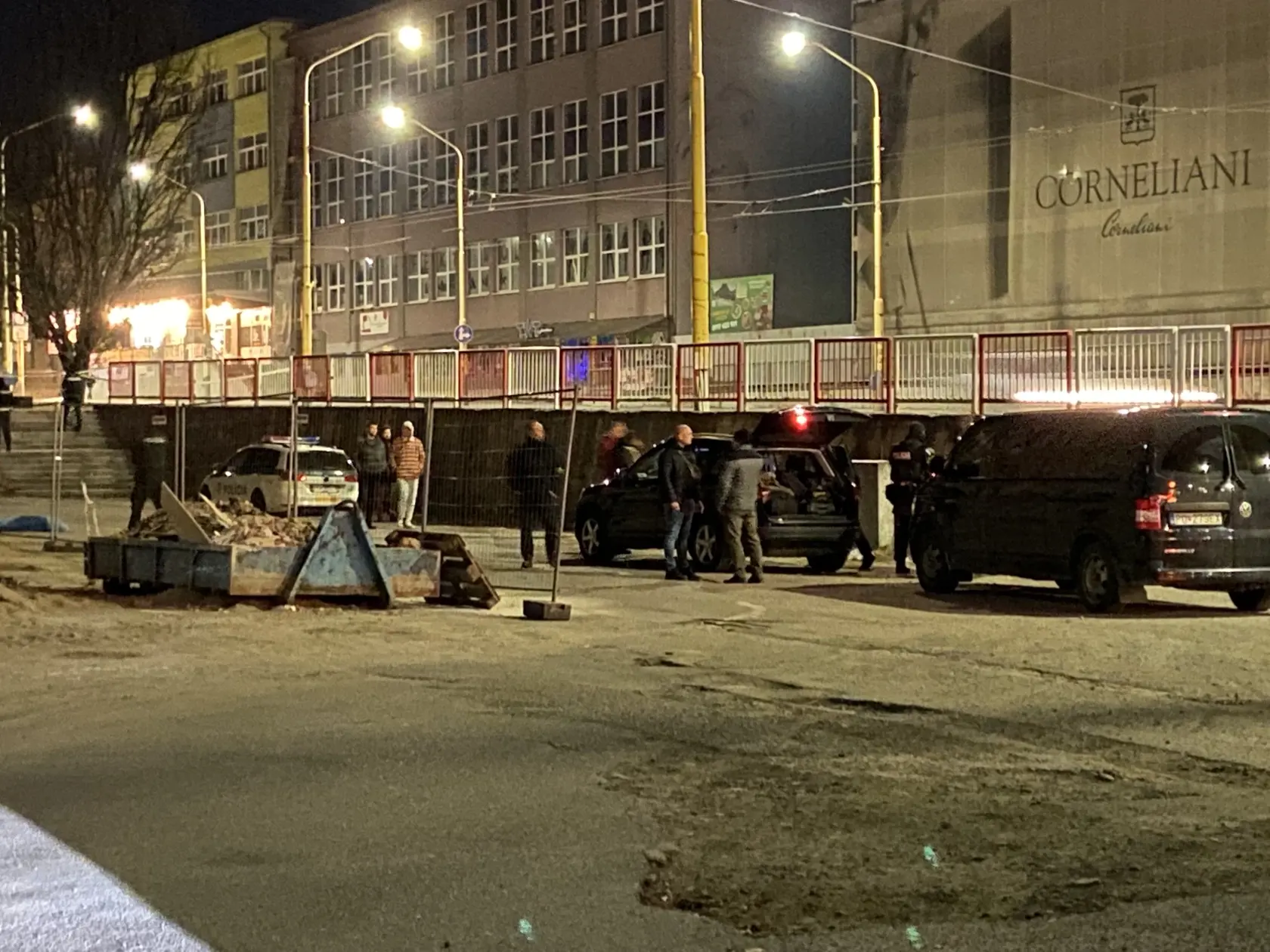 Tragická udalosť sa stala o 18:15 v pondelok 14. marca 2022 na parkovisku pred budovou bývalej železničnej stanice, ktorá stojí medzi čerpacou stanicou a železničným policajným oddelením. Policajt Martin Turčan (33), syn prešovskej primátorky Andrey Turčanovej, zastrelil svojho kolegu Filipa S. Tureka (†29). Ten upozorňoval svojich nadriadených na psychické problémy Martina a žiadal, aby mu odobrali zbraň. Žiaľ, nestihli a došlo k obávanému nešťastiu.