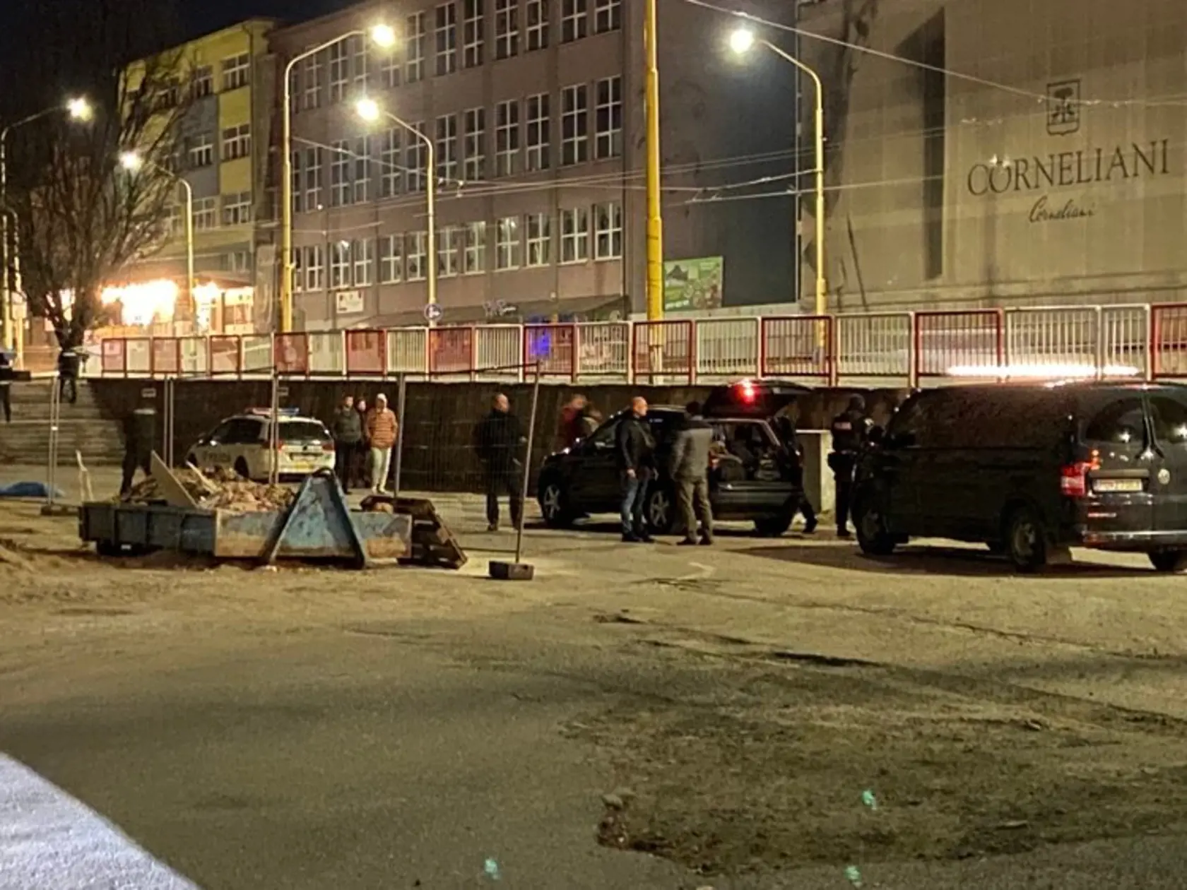 Miesto činu. Podľa skoršieho stanoviska MV v prieskumnom konaní o zdravotnej spôsobilosti železničného policajta Martina Turčana bolo zistené, že "spĺňal podmienky na výkon štátnej služby policajta."