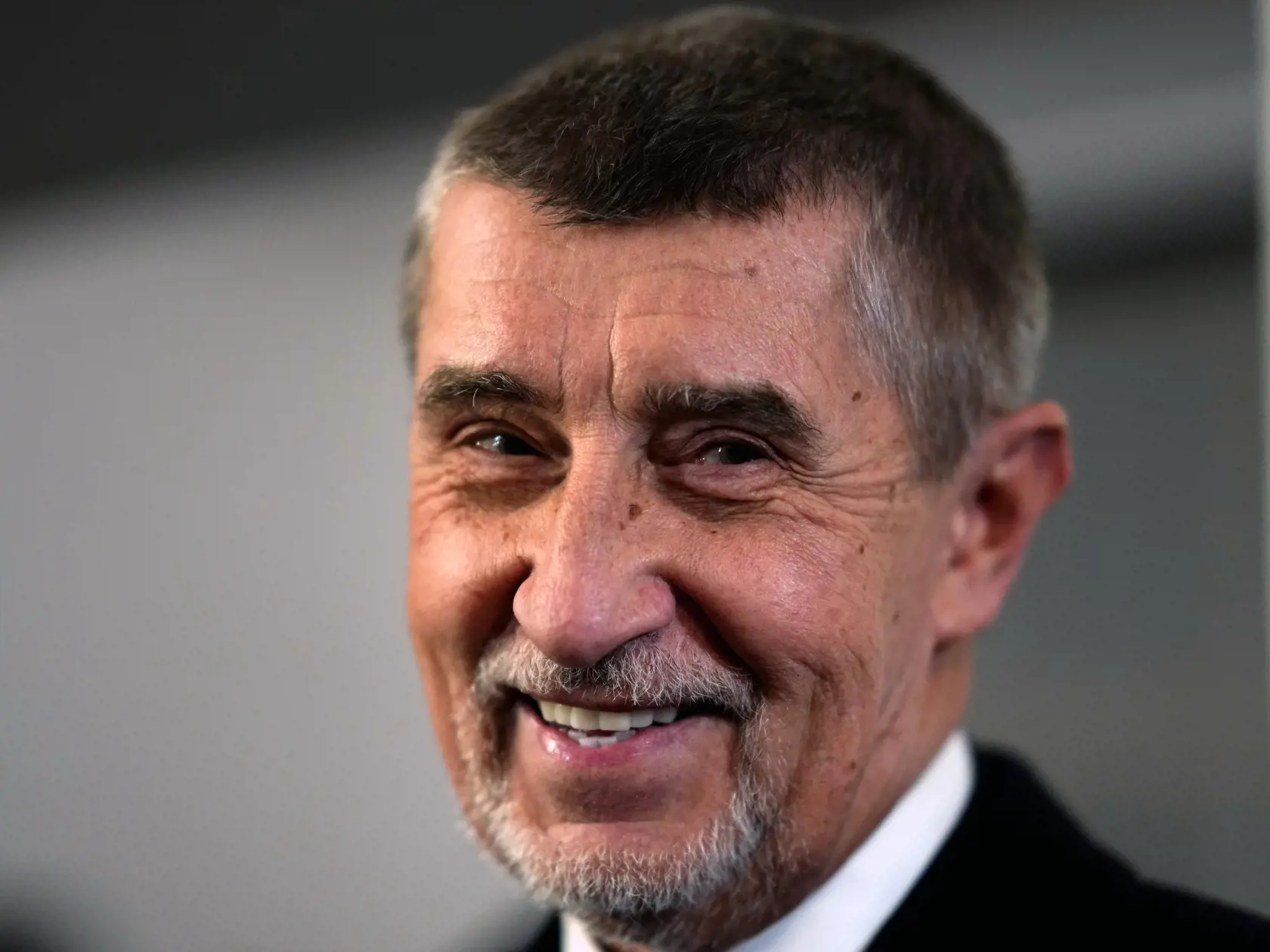 WA 39 Benešov - Český prezidentský kandidát a bývalý český expremiér Andrej Babiš prichádza na debatu do Benešova vo štvrtok 19. januára 2023. Druhé kolo českých prezidentských volieb, v ktorom sa proti sebe postavia Petr Pavel a Andrej Babiš, sa uskutoční 27. a 28. januára. FOTO TASR/AP 

Presidential candidate and former Czech Republic's prime minister Andrej Babis arrives for a debate with supporters in Benesov, Czech Republic, Thursday, Jan. 19, 2023. Czech Republic holds second round of pre
