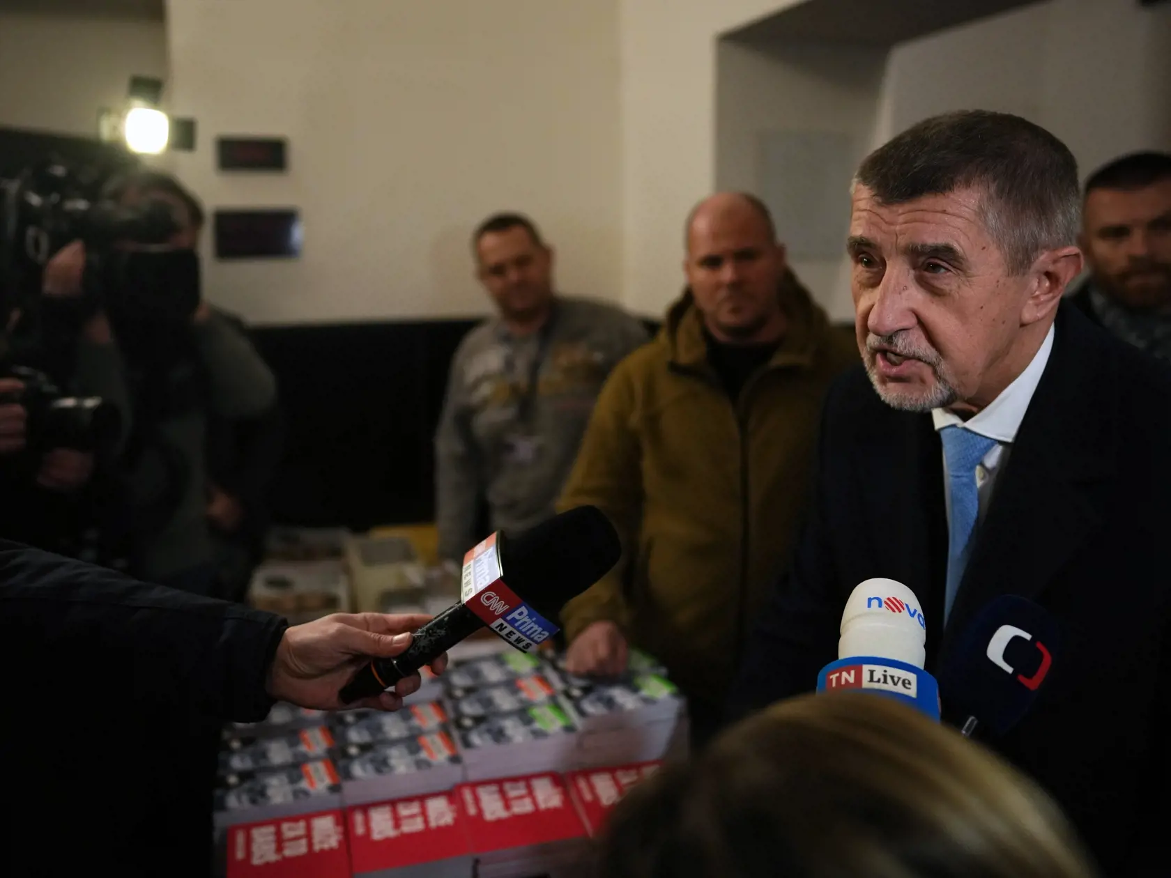 WA 38 Benešov - Český prezidentský kandidát a bývalý český expremiér Andrej Babiš odpovedá na otázky novinárov počas príchodu na debatu do Benešova vo štvrtok 19. januára 2023. Druhé kolo českých prezidentských volieb, v ktorom sa proti sebe postavia Petr Pavel a Andrej Babiš, sa uskutoční 27. a 28. januára. FOTO TASR/AP 

Presidential candidate and former Czech Republic's prime minister Andrej Babis arrives for a debate with supporters in Benesov, Czech Republic, Thursday, Jan. 19, 2023. Czech 