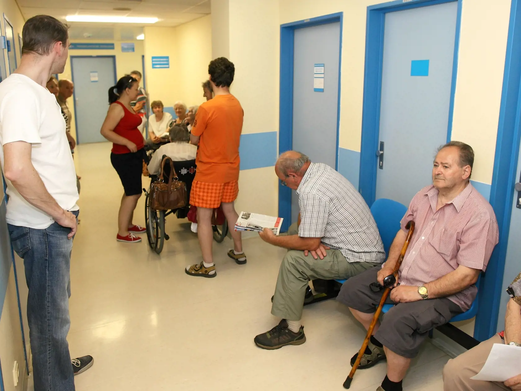 Prípadné vypovedanie zmlúv zdravotným poisťovniam zo strany zdravotníckych organizácií by mohlo spôsobiť napríklad odloženie plánovaných hospitalizácií a urýchliť odchod zdravotníkov do zahraničia.