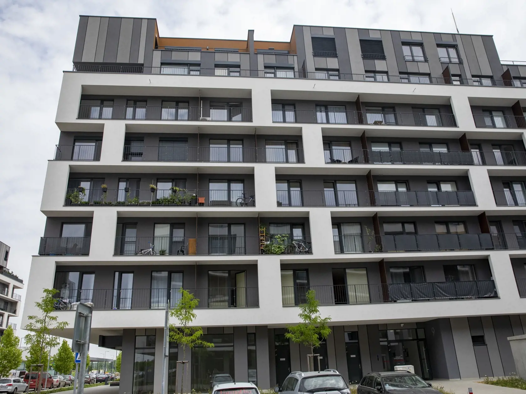 Bytový komplex Slnečnice.
Skladovanie bicyklov na balkóne