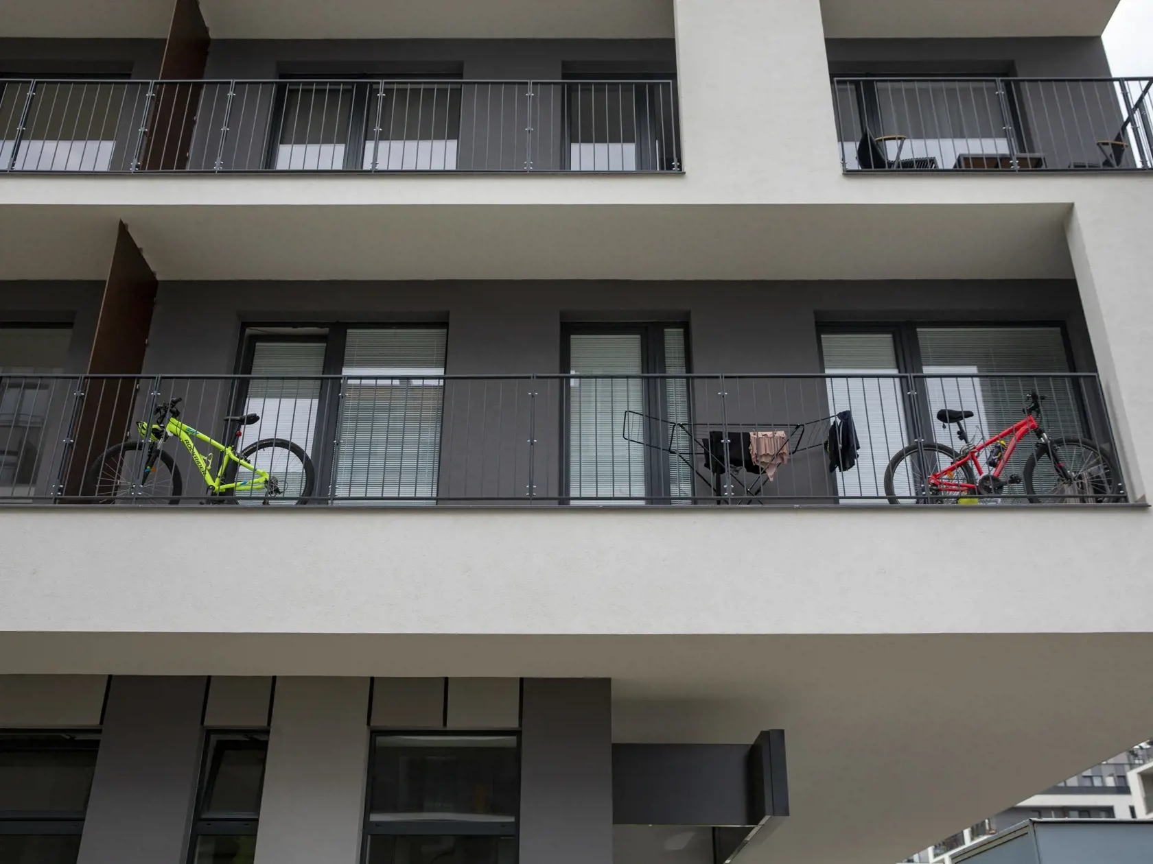 Bytový komplex Slnečnice.
Skladovanie bicyklov na balkóne