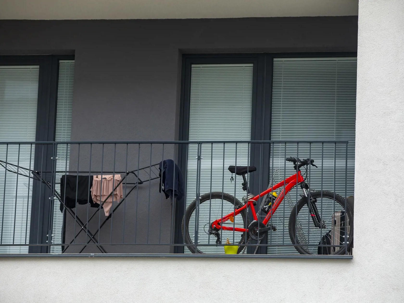 Bytový komplex Slnečnice.
Skladovanie bicyklov na balkóne