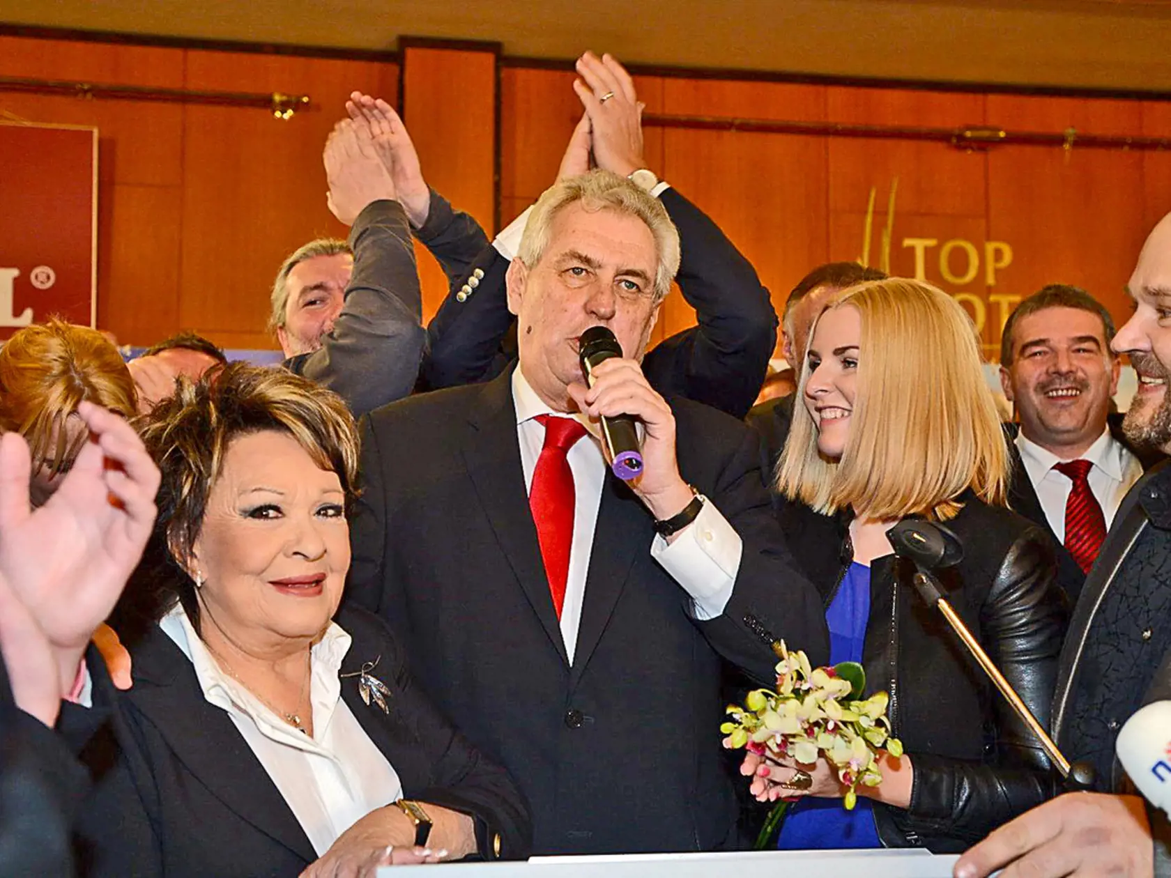 Miloš Zeman: Dcéra (napravo) mu síce zavarila v kampani, ale aj tak sa v roku 2013 stal prvýkrát prezidentom.