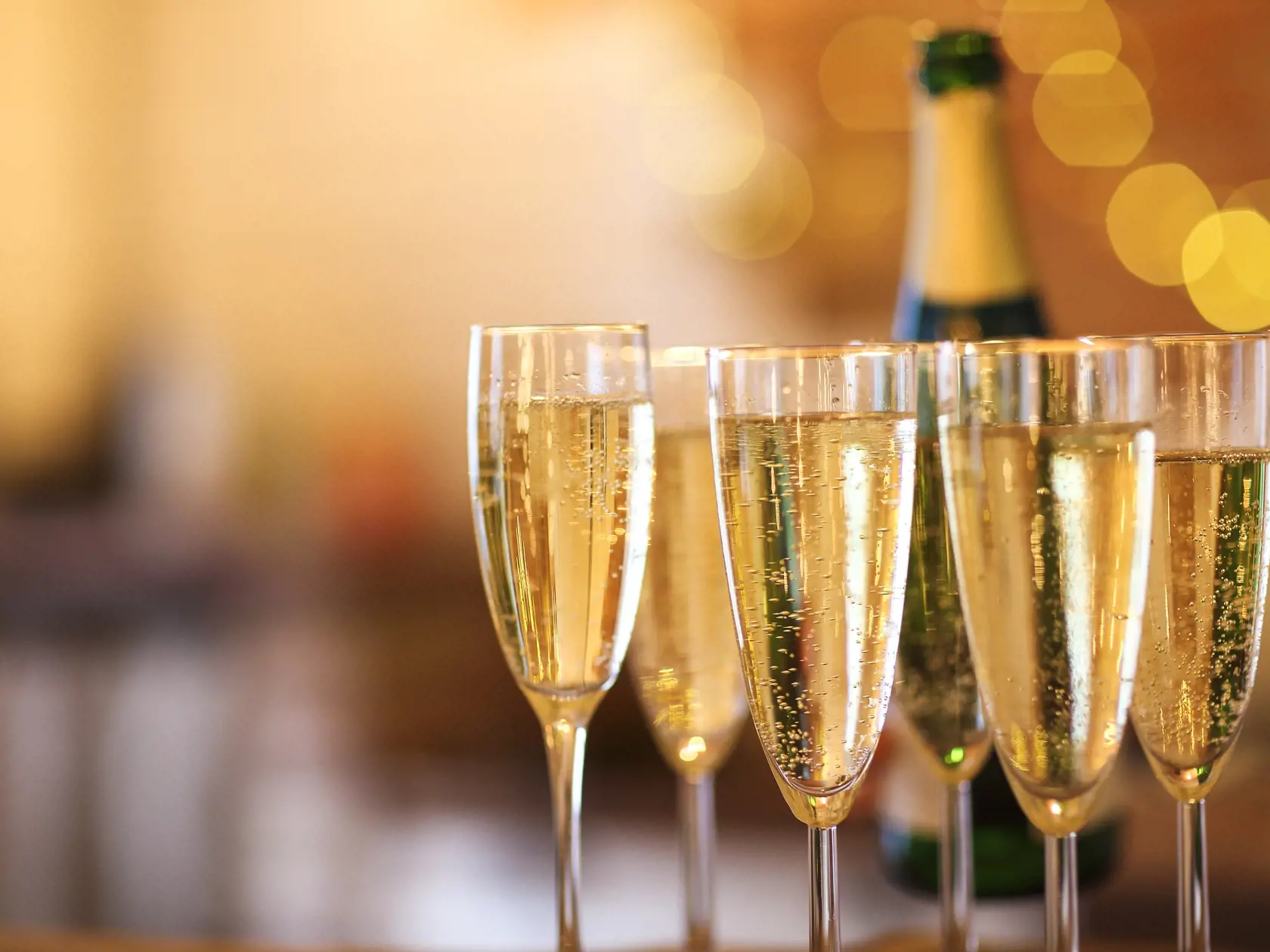 Najväčšie omyly, ktorým ľudia stále veria

- Najväčším omylom bolo, že odbúravanie alkoholu sa dá urýchliť pitím vody – tomuto verí až 40 % ľudí.
- Najpretrvávajúcejším mýtom, ktorý kvíz potvrdil, je, že na pivo - ako druh alkoholu - sa pozeráme zhovievavejšie. 62 % si myslí, že veľké pivo má rovnaký obsah alkoholu ako panák vodky a 20 % si myslí, že panák vodky ho má dokonca vyšší. Len 18 % ľudí správne určilo, že viac alkoholu obsahuje veľké pivo – 82 % si to teda myslí nesprávne.