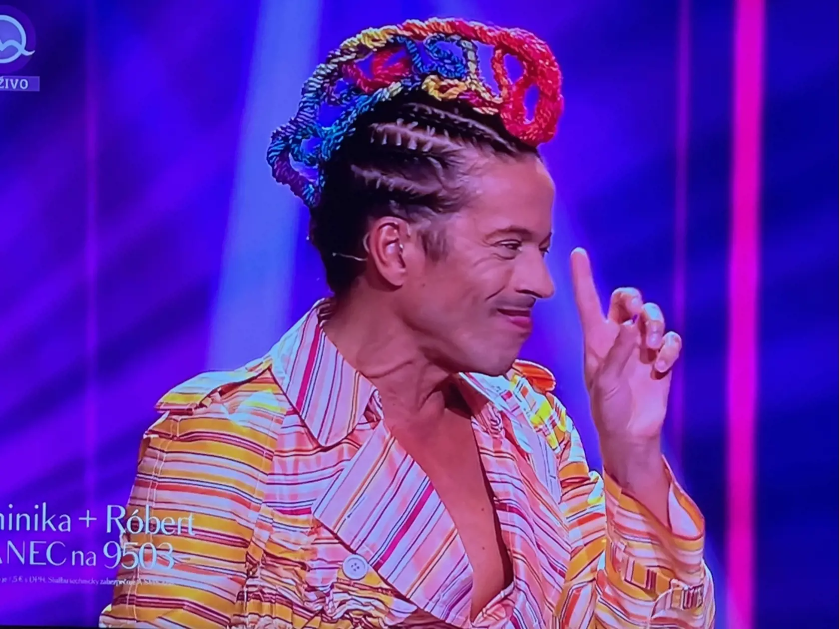 Jorge vyzeral ako farebný kohútik.