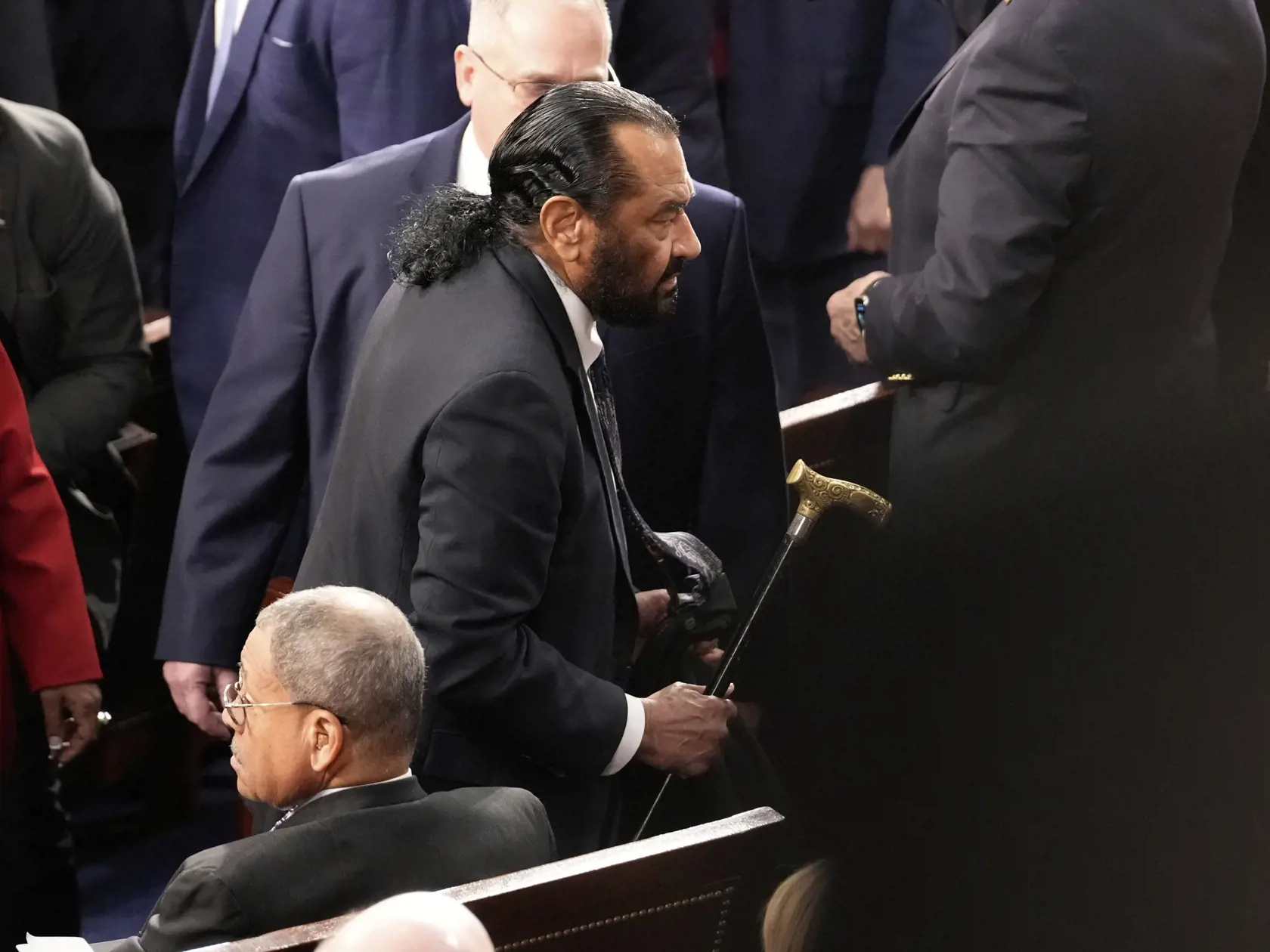 WA 8 Washington - Demokrat Al Green (uprostred), ktorého vyvádzajú z miestnosti počas narušenia príhovoru amerického prezidenta Donalda Trumpa na pôde amerického Kongresu vo Washingtone v utorok 4. marca 2025. FOTO TASR/AP  

Rep. Al Green, D-Texas, is escorted out as President Donald Trump addresses a joint session of Congress at the Capitol in Washington, Tuesday, March 4, 2025. (AP Photo/Ben Curtis)