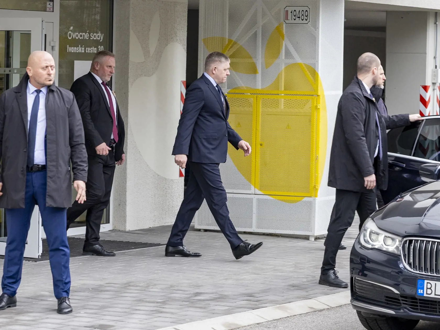 Tlačová konferencia predsedu vlády SR Roberta Fica a ministra dopravy SR Jozefa Ráža. Na snímke je premiér SR Robert Fico. 