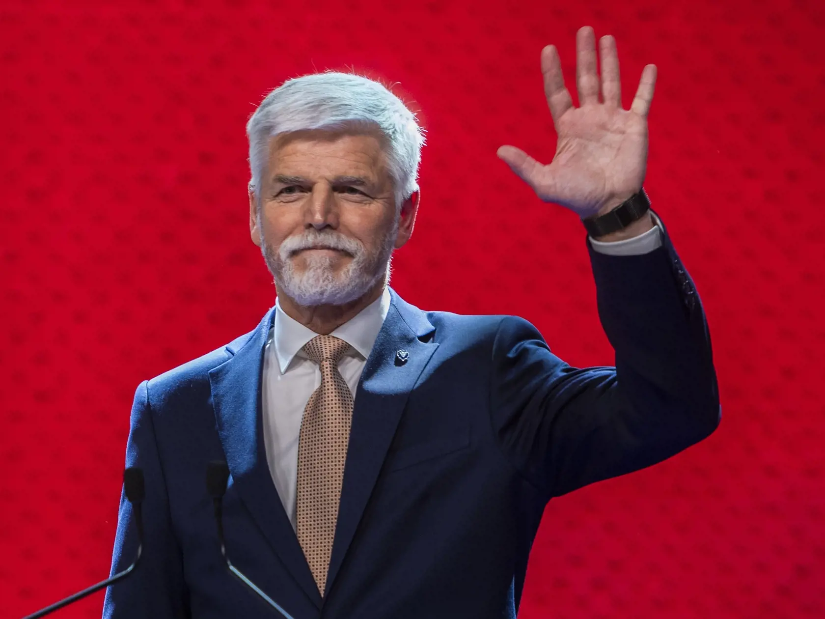 Novým českým prezidentom bude armádny generál vo výslužbe Petr Pavel