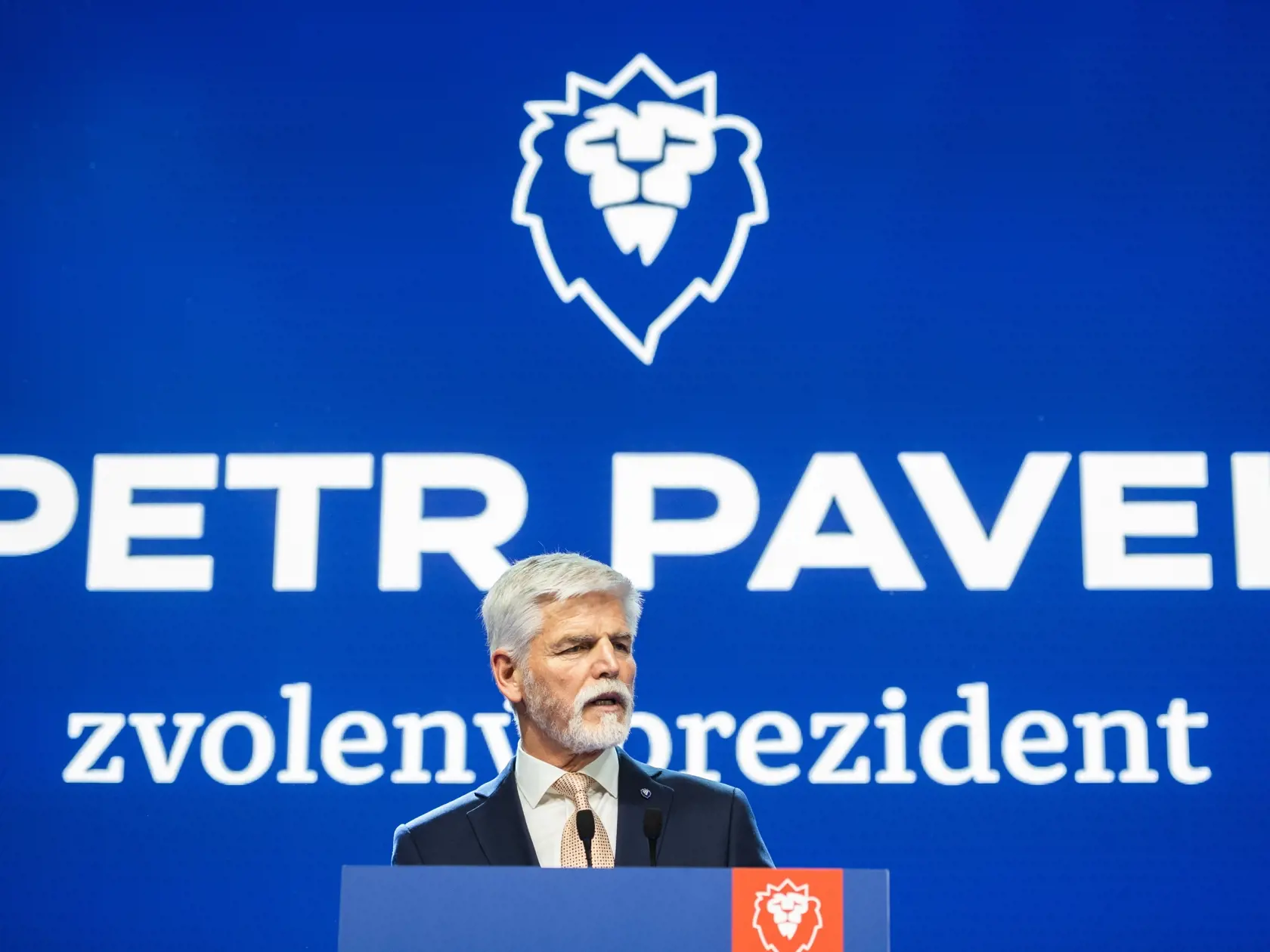 Novým českým prezidentom bude armádny generál vo výslužbe Petr Pavel
