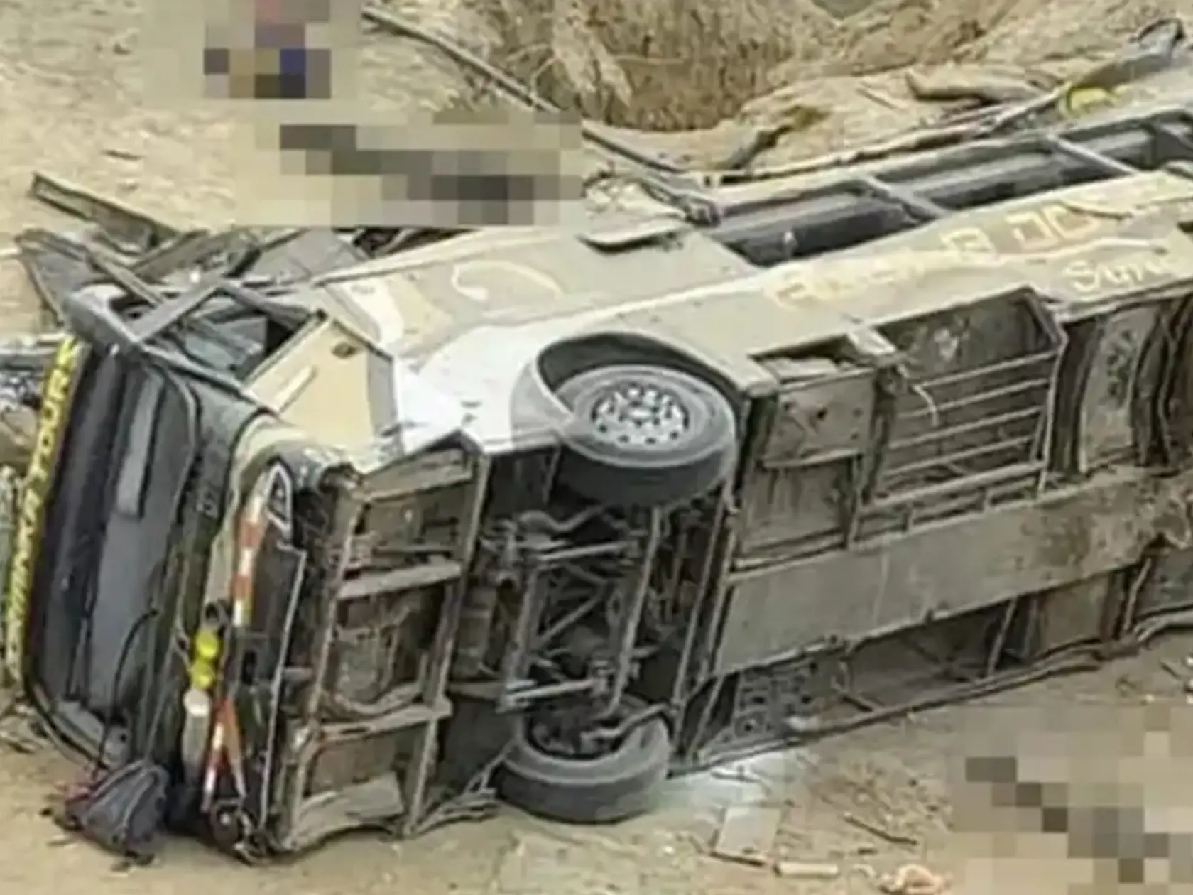 Peru: Pri páde autobusu z útesu zahynulo najmenej 24 ľudí