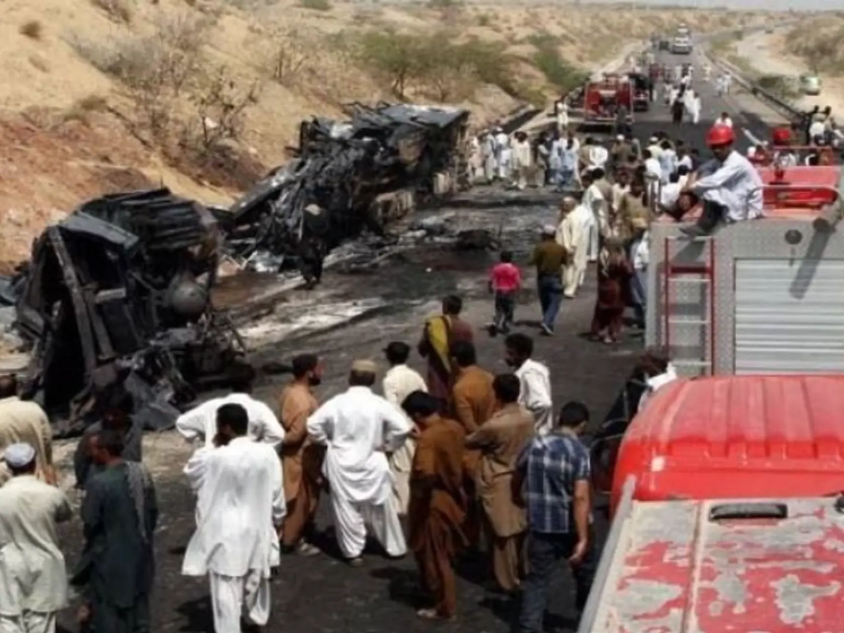 Pakistan: Pri páde autobusu z mosta zomrelo 40 ľudí