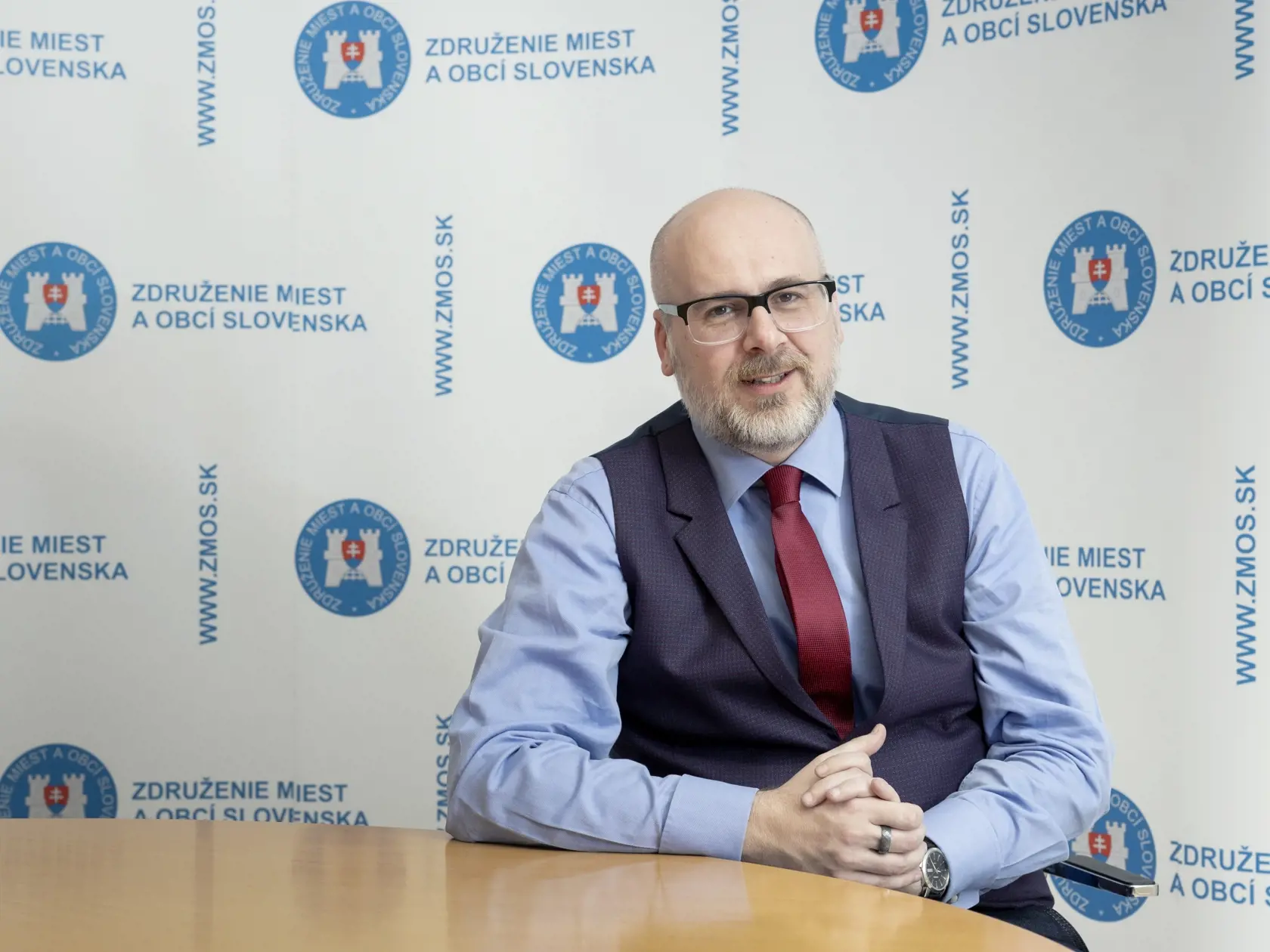 Michal Kaliňák, ústredný riaditeľ Kancelárie ZMOS hovorí, že aj štátny rozpočet ráta, že mestá a obce zvýšia miestne dan.