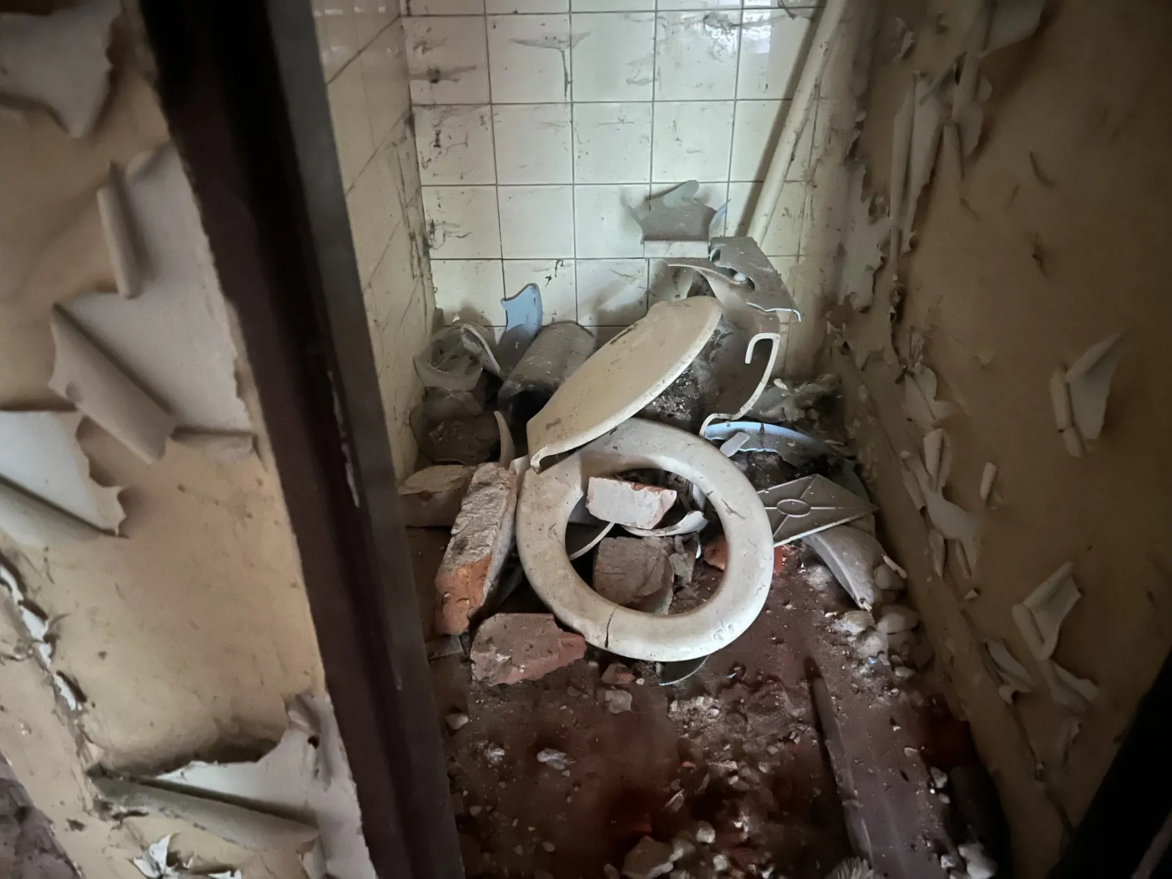 Niekde v diaľke, za zrúcanými múrmi starej liečebne, šepká vietor zabudnuté príbehy. Na prvý pohľad je dnes Borová hora opusteným miestom, čo sa ale má už čoskoro zmeniť.