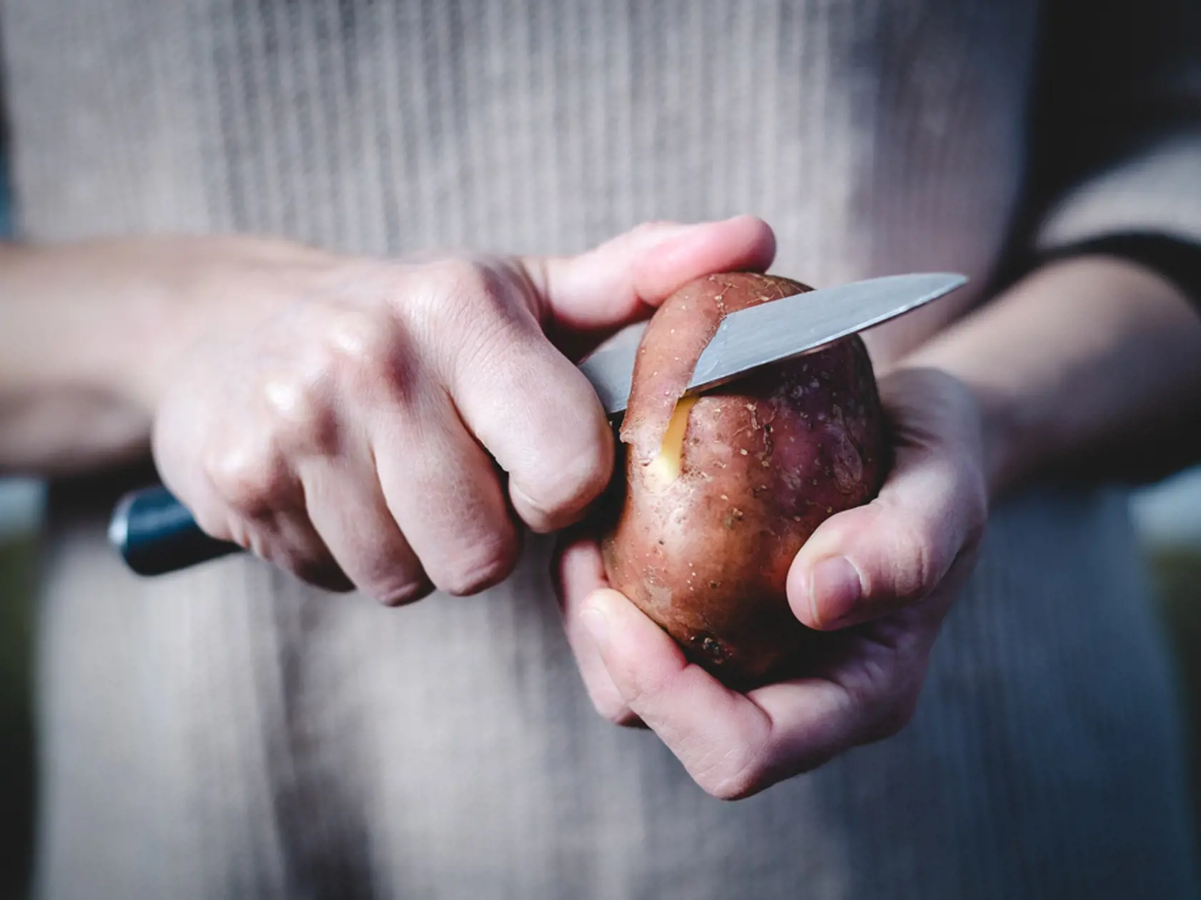 S ostrejším nožom budete mať lepšiu kontrolu a presnosť pri krájaní potravín.
