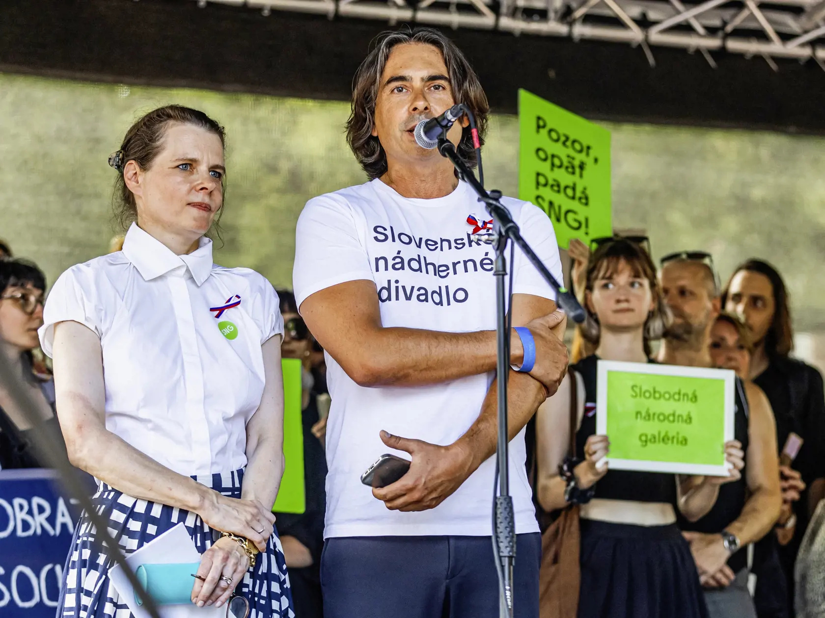Na námestí. Odvolanie šéfa SND Mateja Drličku a šéfky SNG Alexandry Kusej spustilo protesty.