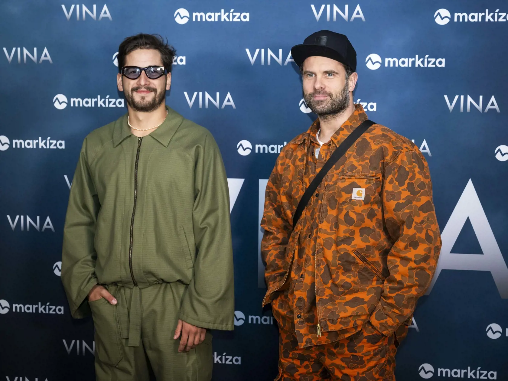 Na snímke zľava herci Jakub Jablonský a Ján Dobrík pózujú pred novinárskou projekciou nového seriálu televízie Markíza s názvom Vina v Bratislave v stredu 12. februára 2025. FOTO TASR - Jakub Kotian 