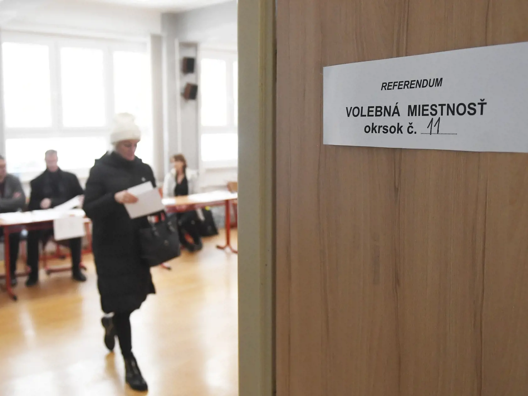 V poradí deviate referendum v histórii Slovenska, ktoré vyhlásila prezidentka SR Zuzana Čaputová s otázkou "Súhlasíte s tým, že predčasné skončenie volebného obdobia Národnej rady Slovenskej republiky je možné uskutočniť referendom alebo uznesením NR SR, a to zmenou Ústavy SR ?" sa v sobotu 21. januára 2023 začalo o 7.00 hodine. Občania môžu hlasovať vo svojom volebnom okrsku alebo v ktoromkoľvek na základe hlasovacieho preukazu do 22.00 h. Referendum bude platné, ak sa ho zúčastní nadpolovičná 