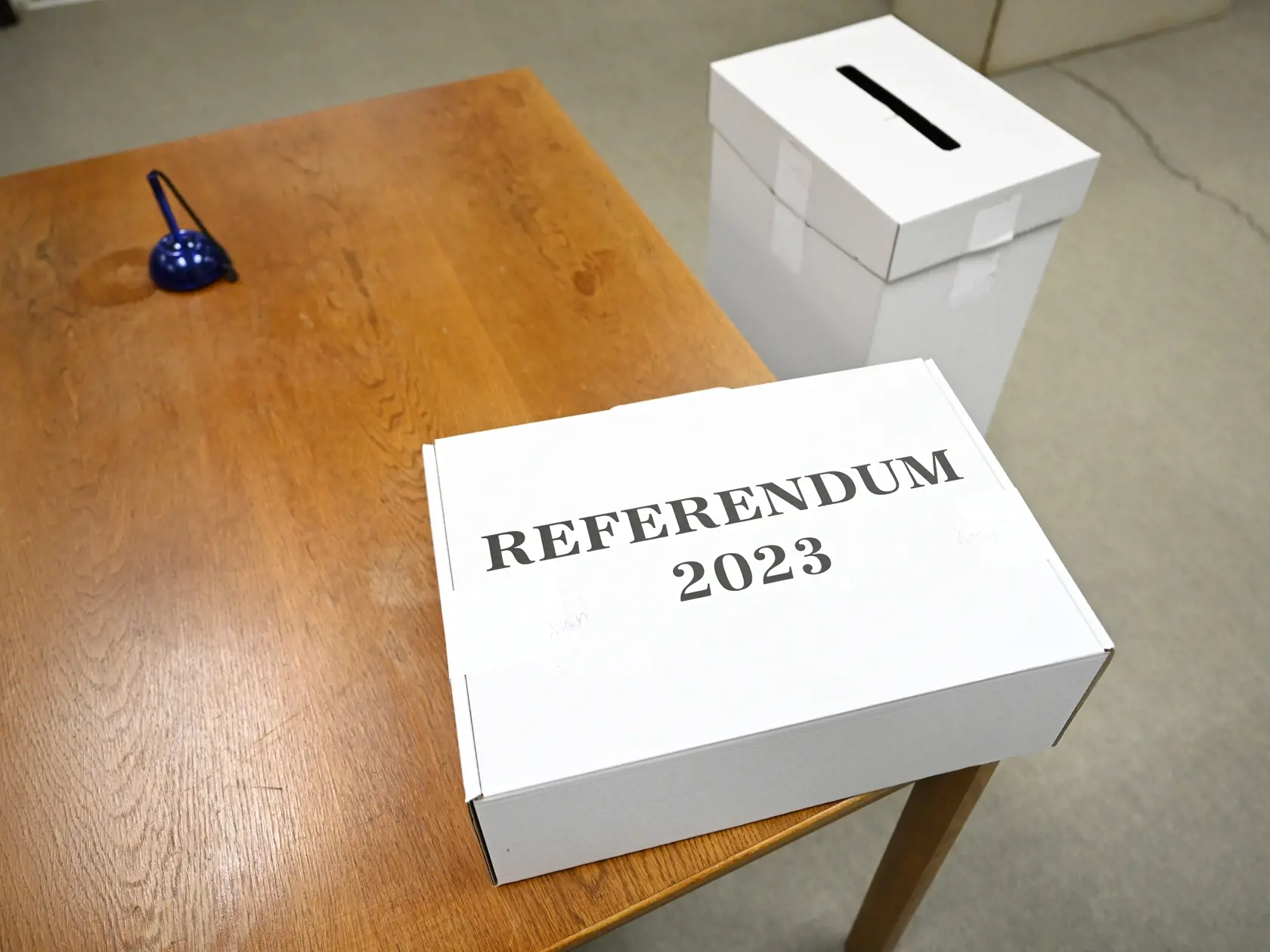 V poradí deviate referendum v histórii Slovenska, ktoré vyhlásila prezidentka SR Zuzana Čaputová s otázkou "Súhlasíte s tým, že predčasné skončenie volebného obdobia Národnej rady Slovenskej republiky je možné uskutočniť referendom alebo uznesením NR SR, a to zmenou Ústavy SR ?" sa v sobotu 21. januára 2023 začalo o 7.00 hodine. Občania môžu hlasovať vo svojom volebnom okrsku alebo v ktoromkoľvek na základe hlasovacieho preukazu do 22.00 h. Referendum bude platné, ak sa ho zúčastní nadpolovičná 