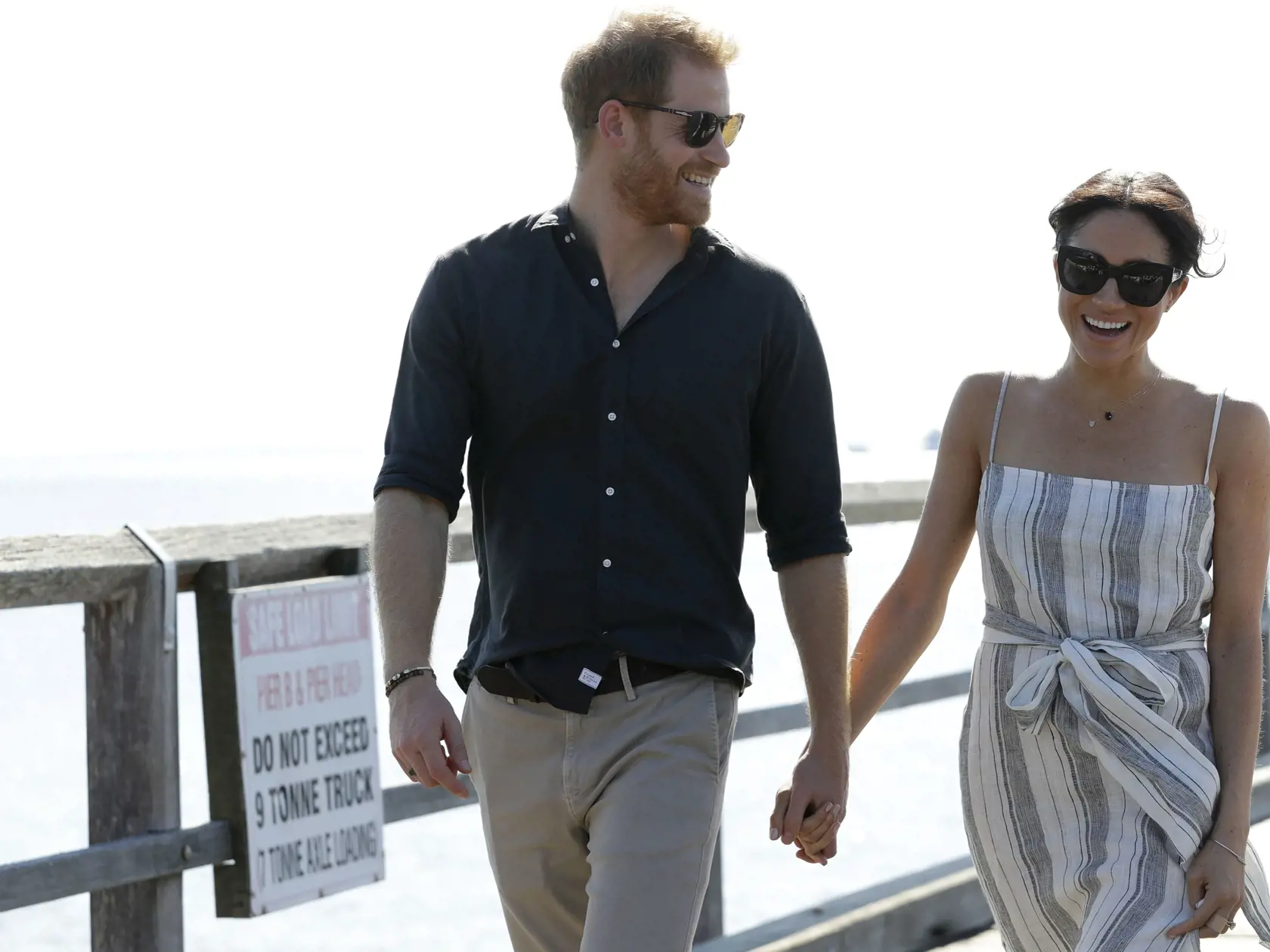 ritský princ Harry a jeho manželka Meghan počas návštevy Veľkého piesočného ostrova, ktorý sa nachádza pri východnom pobreží Austrálie v štáte Queensland.