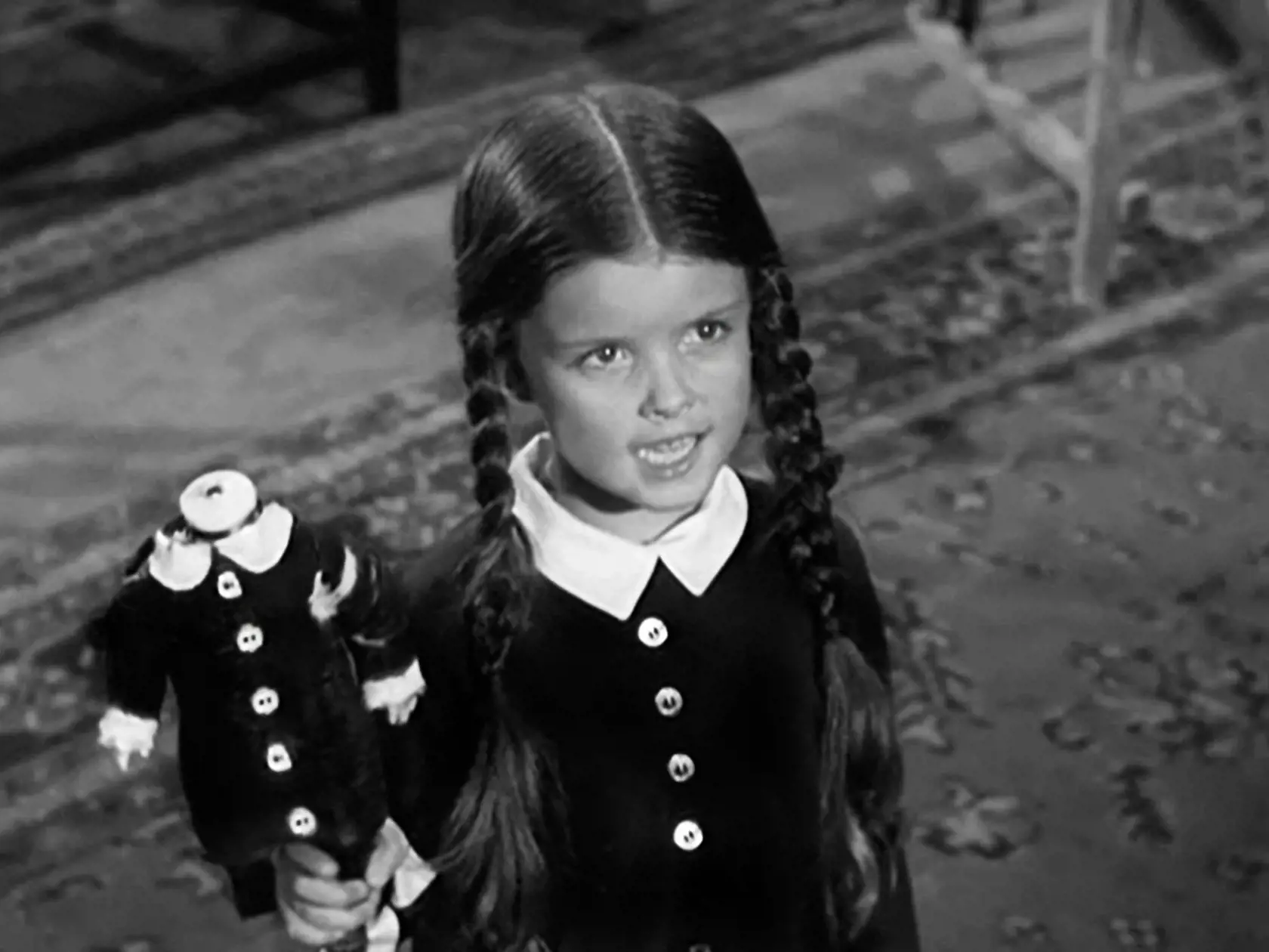 Wednesday - Lisa Loring († 64) - V šoubiznise začínala už ako trojročná, keď z nej bola detská modelka.