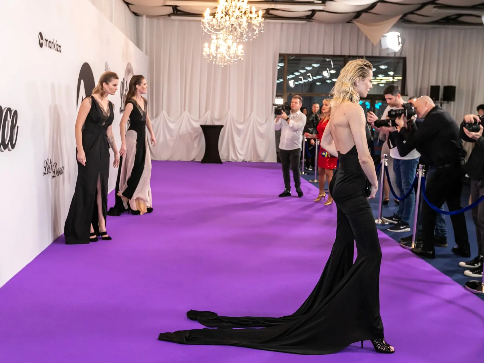 Príchody hostí na prvé kolo Lets Dance 2024. Na snímke Sasha Gachulincová. 