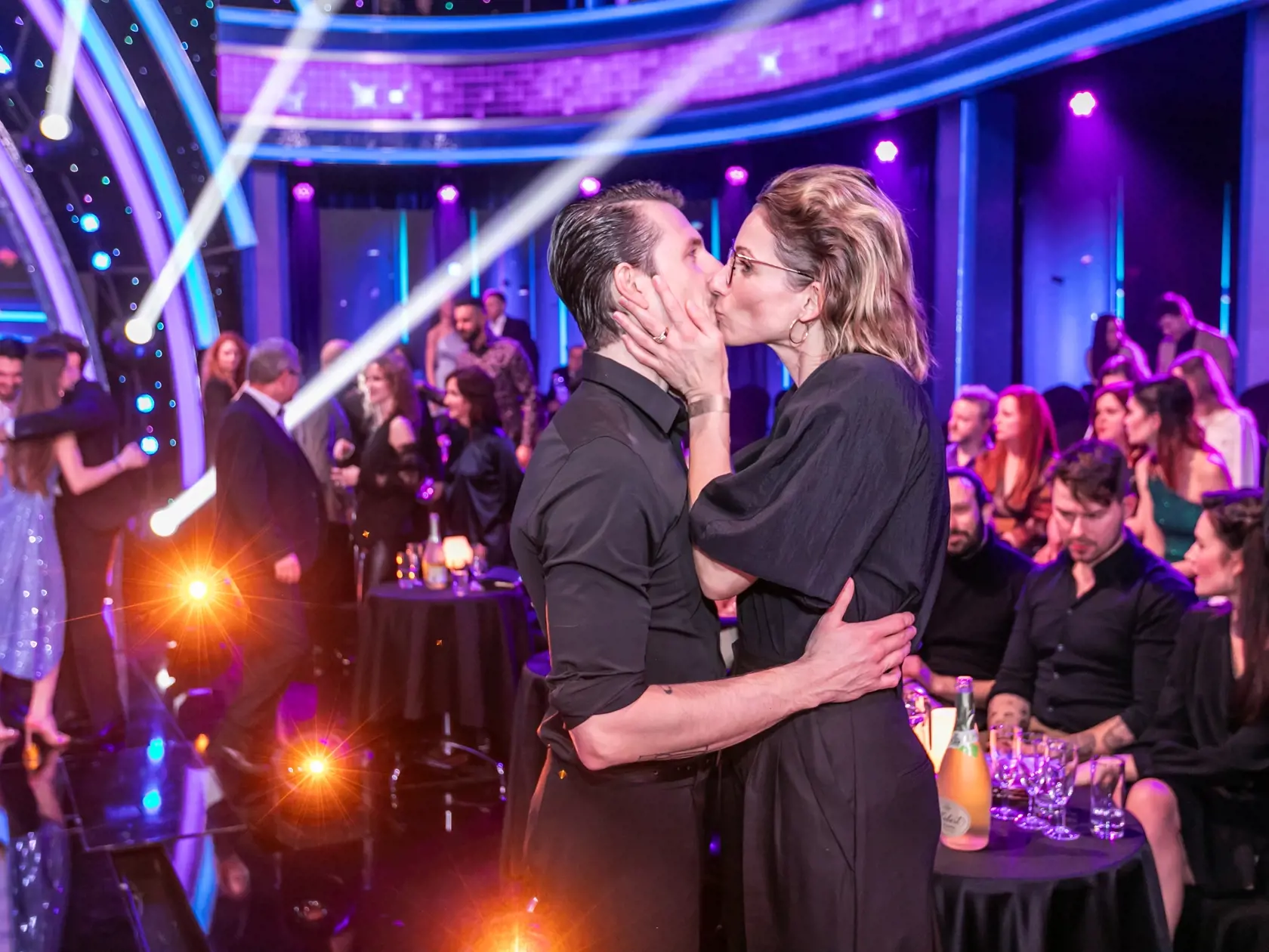 Príchody hostí na prvé kolo Lets Dance 2024. Na snímke Juraj Loj s manželkou Zuzanou Kanócz. 