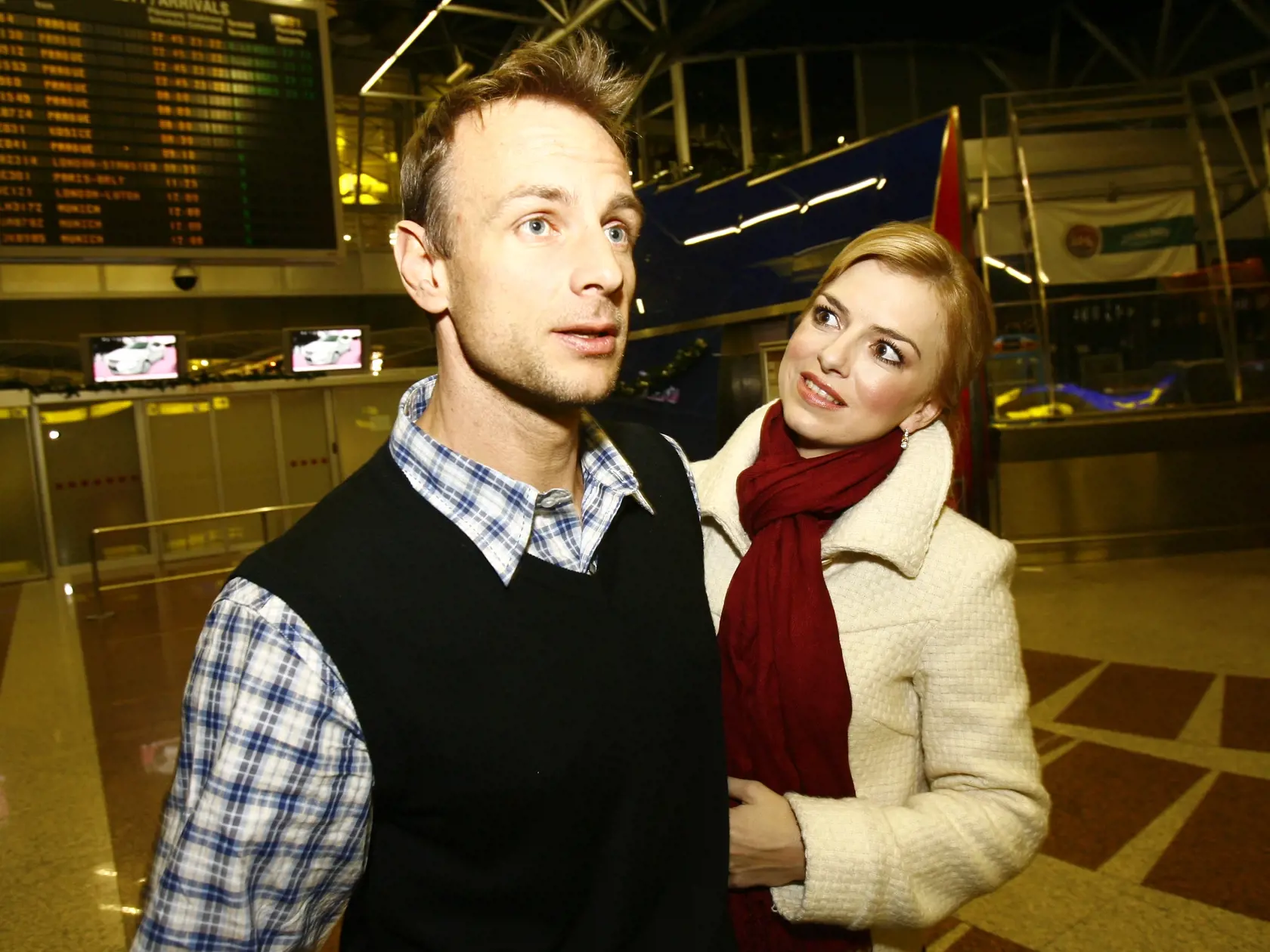 Prilet z Mexika;;Zlatica Puskarova prisla cakat na letisko;;19.12.2007 Bratislava;foto Ján Zemiar;Patrik Svajda