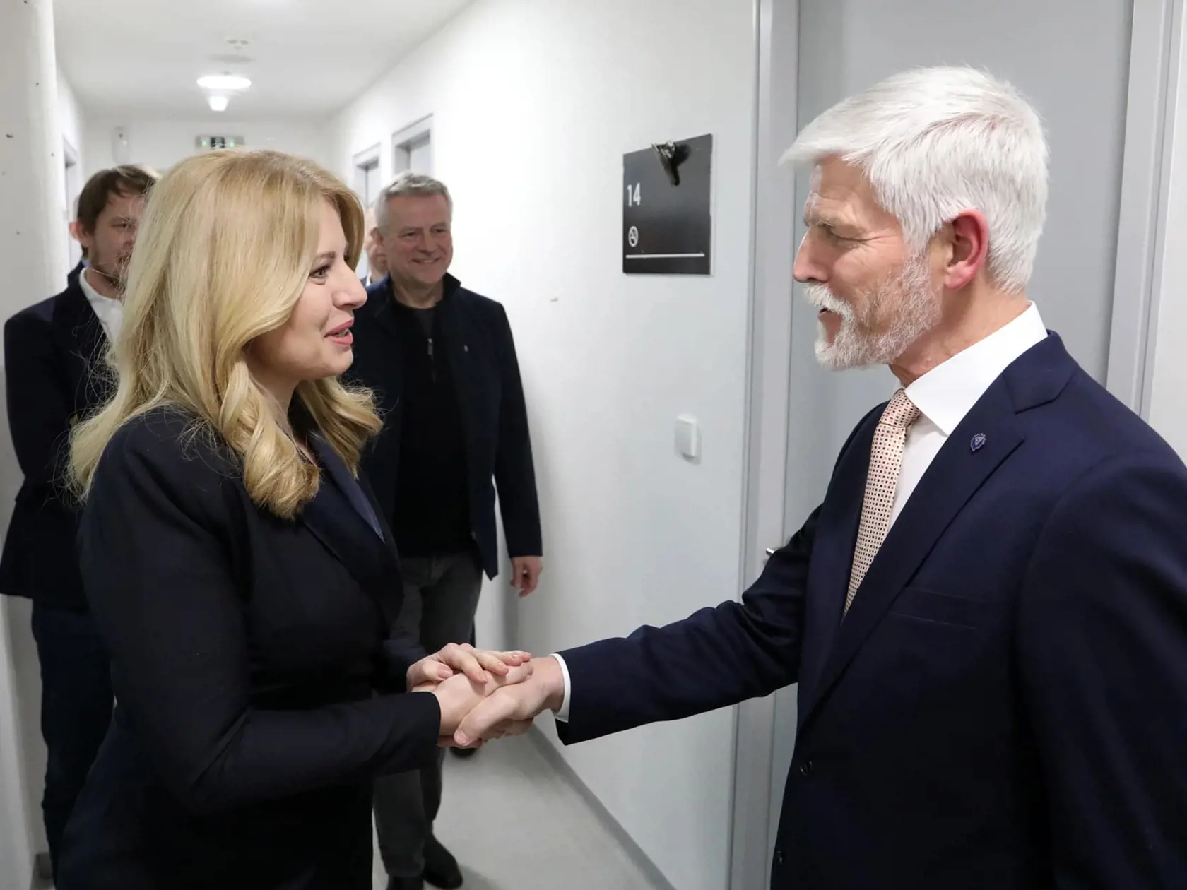 Na snímke gratulácia Zuzany Čaputovej Petrovi Pavlovi.