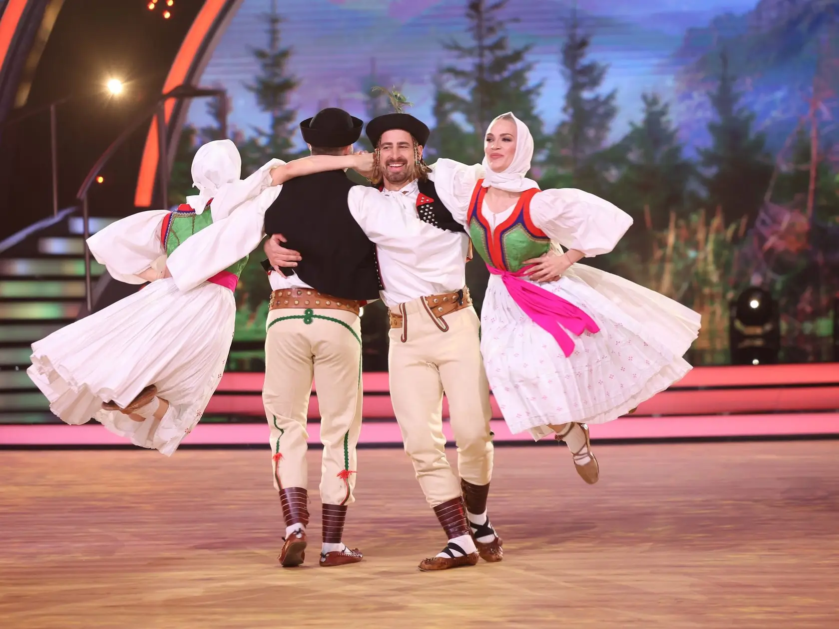 8. kolo Let's Dance. Na snímke Peter Sagan a Eliška Lenčešová.