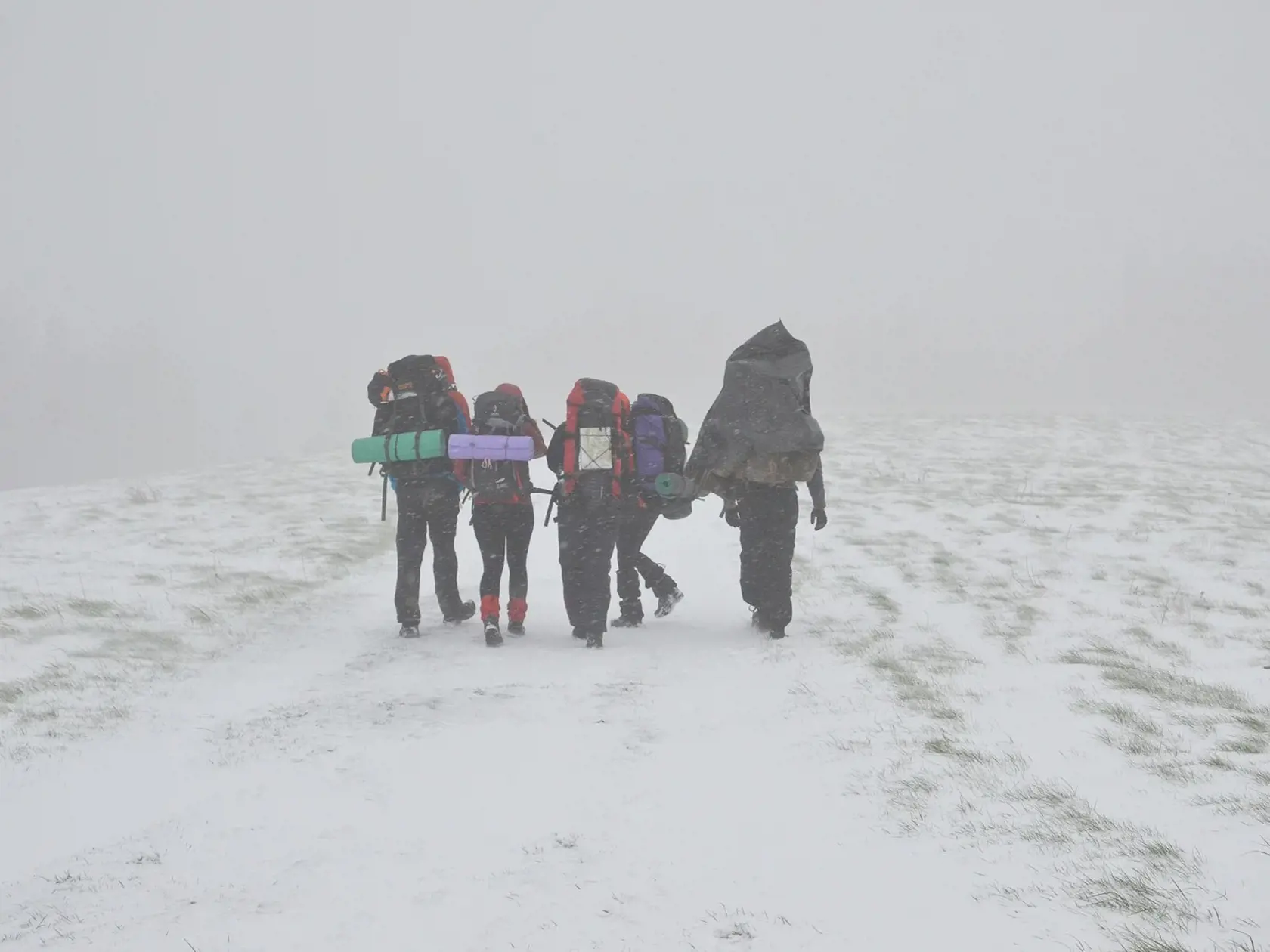 Klára absolvovala dve dobrodružné expedície, po prejdených 15 km a spánku v lese ju v májové ráno zobudila snehová prikrývka. Snehom sa brodila po hrebeňoch hôr desiatky kilometrov.