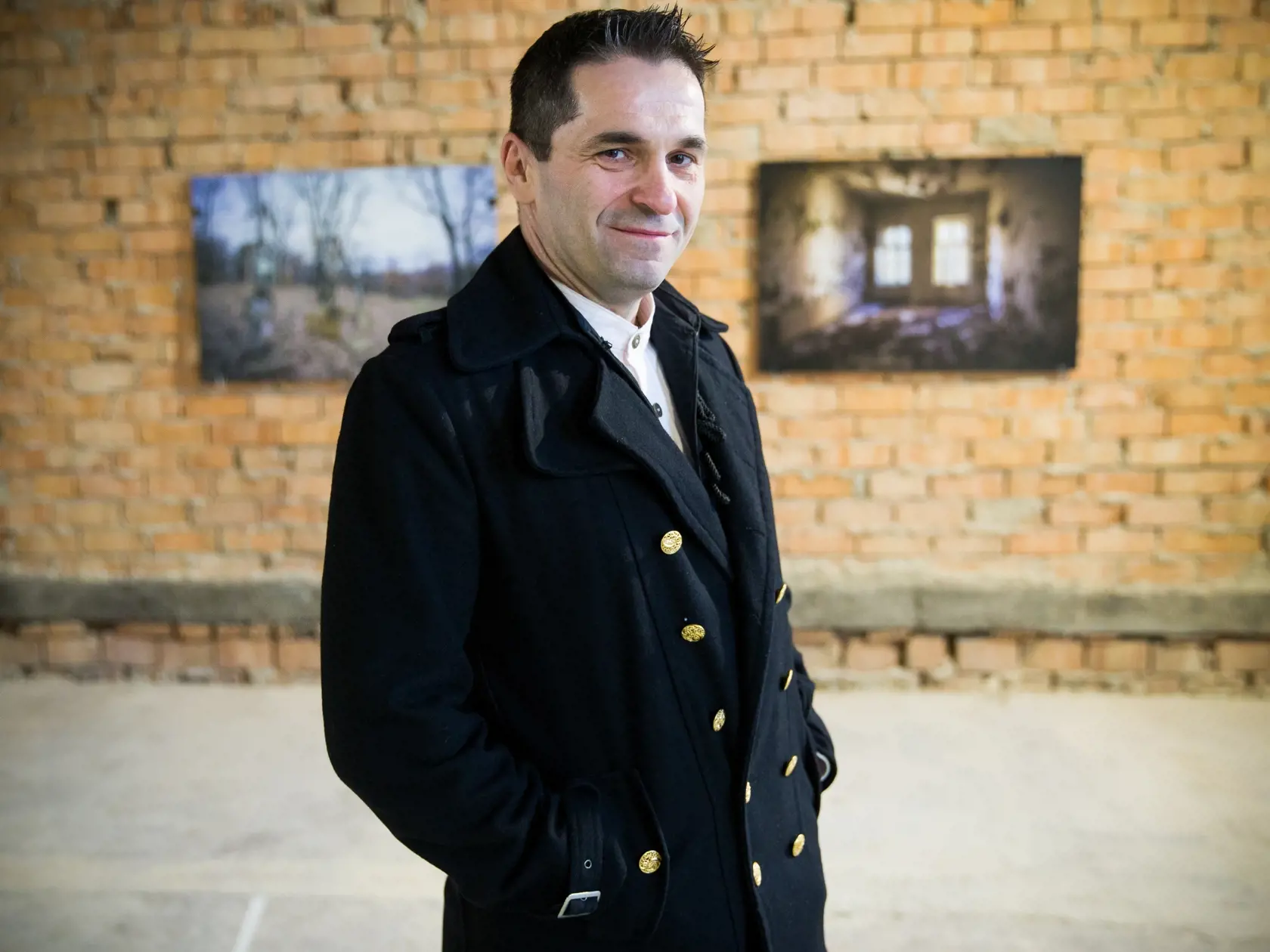 Vernisáž fotografií z natáčania filmu "Trhlina" v Bratislave. Na snímke Ján Mečiar.