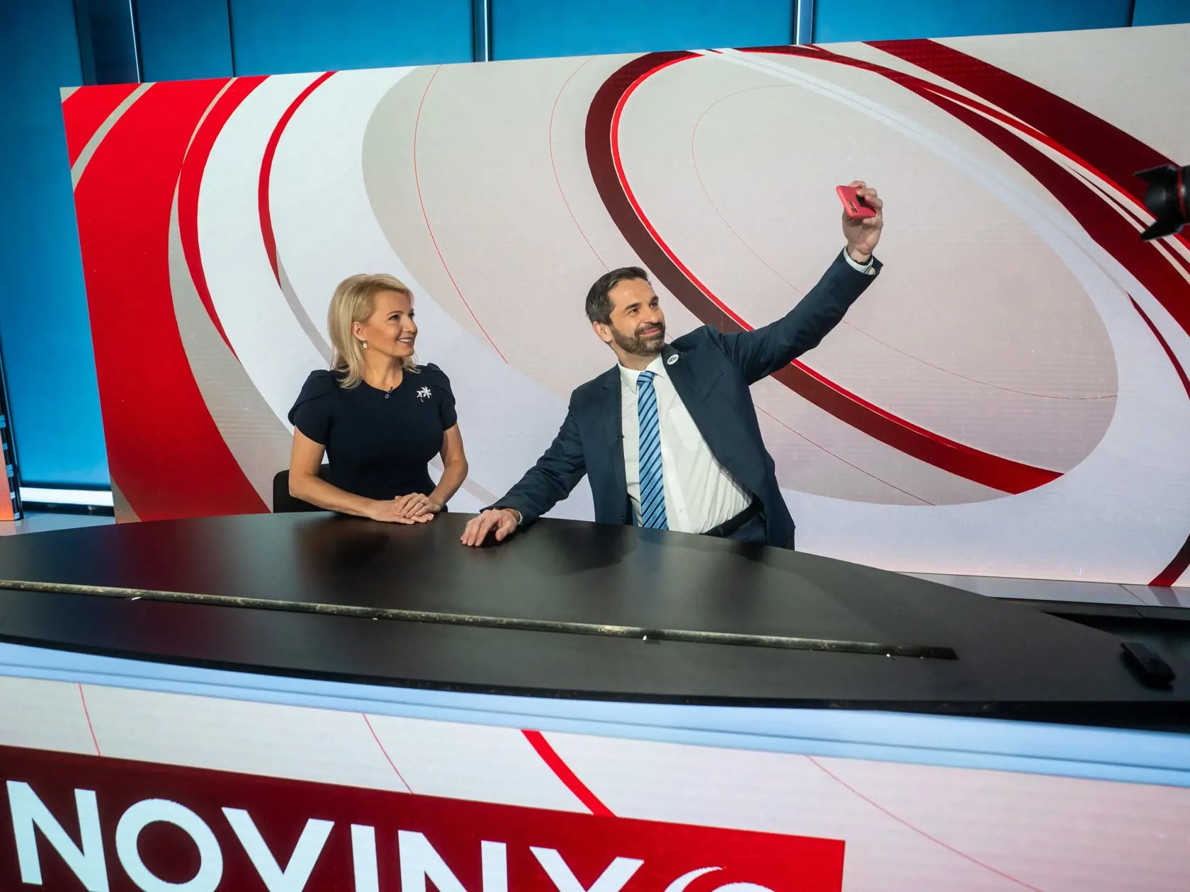 Ovládanie čítačky pedálom pod spravodajským pultom už nebude súčasťou len JOJ 24.