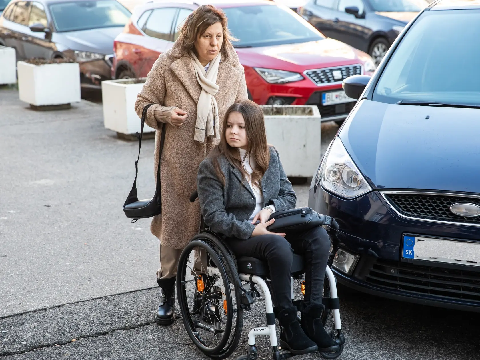 Guľka jej prešla pľúcami, chrbticou, žalúdkom, prerušila jej miechu a dovtedy zdravé dievča skončilo na invalidnom vozíku a len zázrakom neprišla o život.