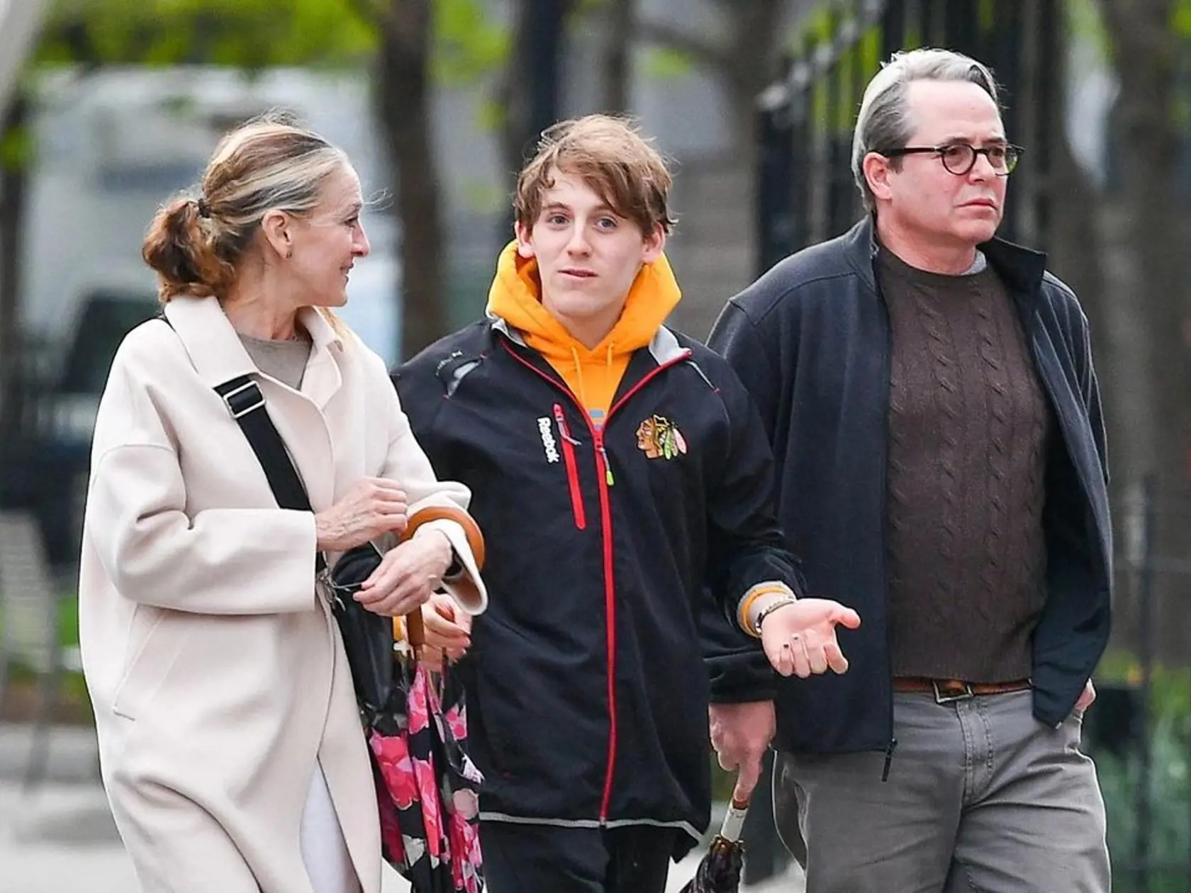 Sarah Jessica Parker zobrala svojho manžela, herca Matthewa Brodericka (60) na rande v podobe svetovej premiéry úspešnej hry na Broadwayi. Spoločnosť im robili aj ich deti Matthew (20) a dvojičky Tabitha a Marion (13).