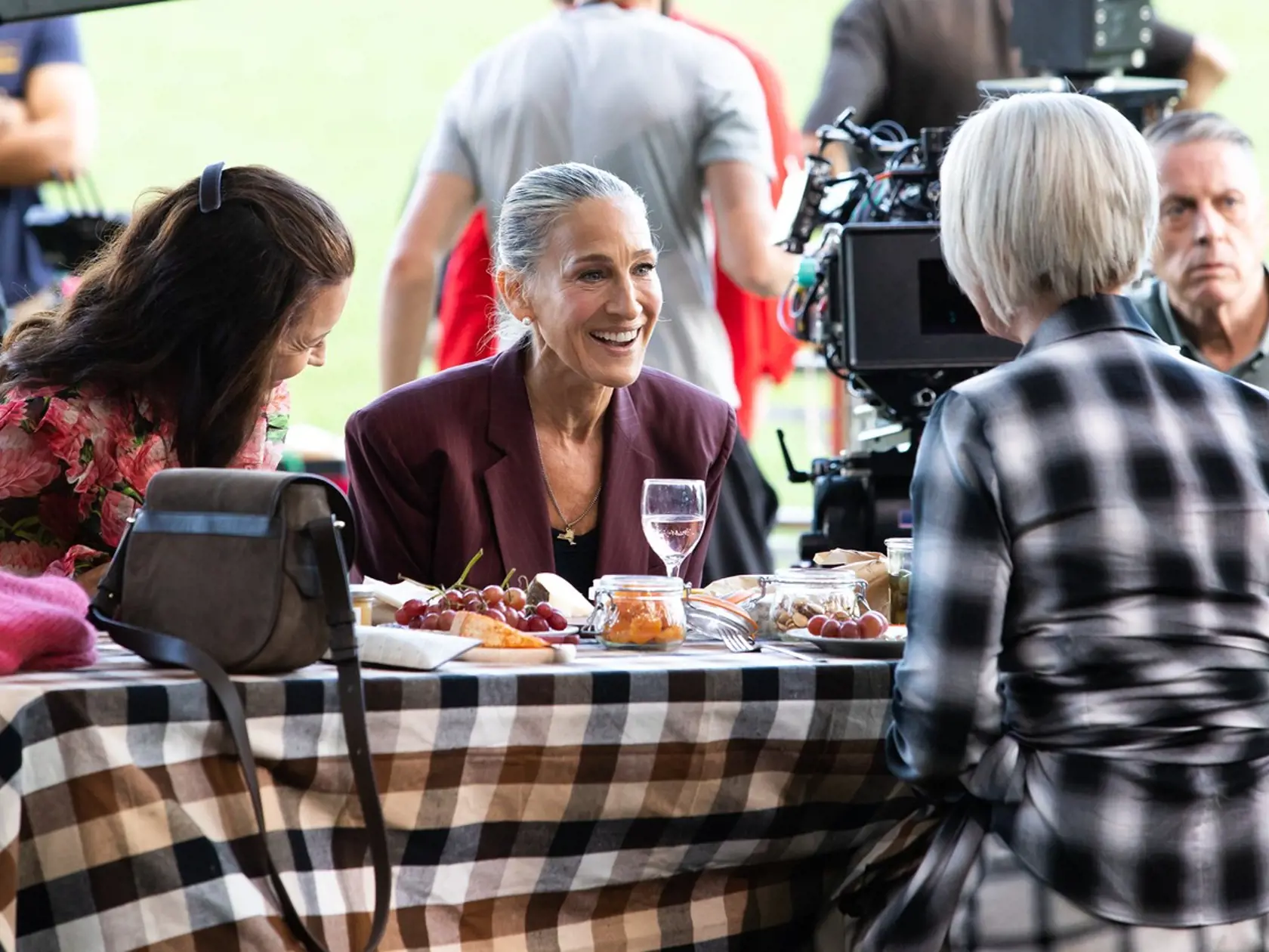 Herečka Sarah Jessica Parker je okrem svojho talentu a veľkej popularity známa aj tým, že roky vyzerá veľmi dobre. Svoju postavu a zdravý životný štýl doplňa pravidelným cvičením jej milovaného pilates. Ako sa nechala počuť vďaka tomu je jej telo v dokonalej kondícií. Čo sa tváre týka v poslednej dobe vyzerá riadne zostarnuto.
