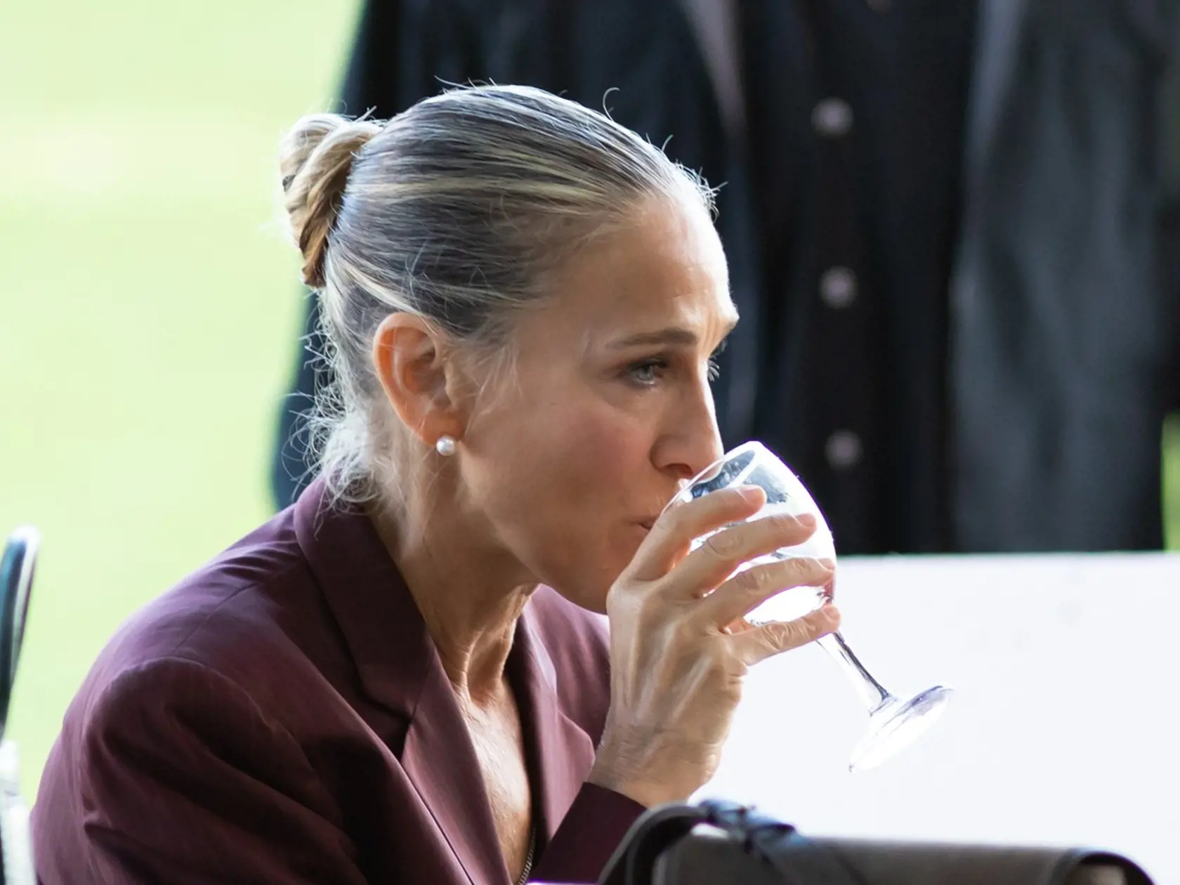 Herečka Sarah Jessica Parker je okrem svojho talentu a veľkej popularity známa aj tým, že roky vyzerá veľmi dobre. Svoju postavu a zdravý životný štýl doplňa pravidelným cvičením jej milovaného pilates. Ako sa nechala počuť vďaka tomu je jej telo v dokonalej kondícií. Čo sa tváre týka v poslednej dobe vyzerá riadne zostarnuto.