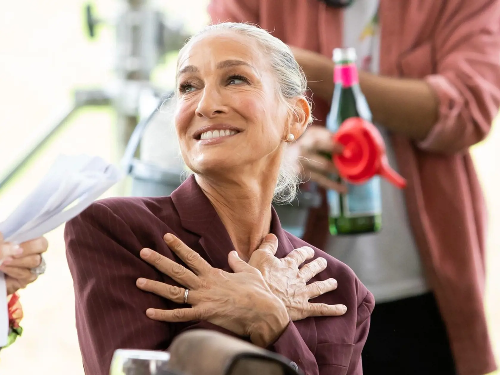 Herečka Sarah Jessica Parker je okrem svojho talentu a veľkej popularity známa aj tým, že roky vyzerá veľmi dobre. Svoju postavu a zdravý životný štýl doplňa pravidelným cvičením jej milovaného pilates. Ako sa nechala počuť vďaka tomu je jej telo v dokonalej kondícií. Čo sa tváre týka v poslednej dobe vyzerá riadne zostarnuto.