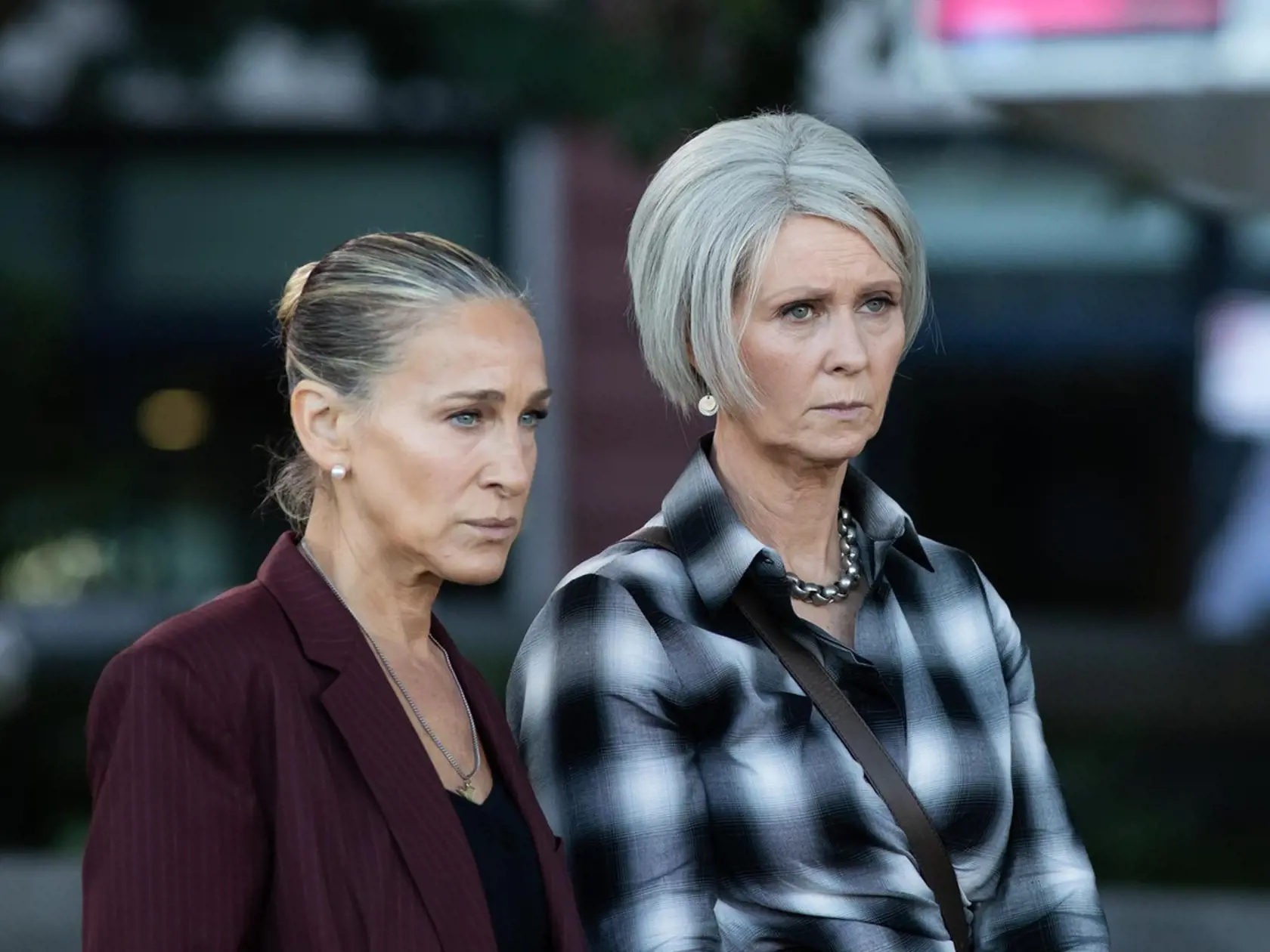 Herečka Sarah Jessica Parker je okrem svojho talentu a veľkej popularity známa aj tým, že roky vyzerá veľmi dobre. Svoju postavu a zdravý životný štýl doplňa pravidelným cvičením jej milovaného pilates. Ako sa nechala počuť vďaka tomu je jej telo v dokonalej kondícií. Čo sa tváre týka v poslednej dobe vyzerá riadne zostarnuto.