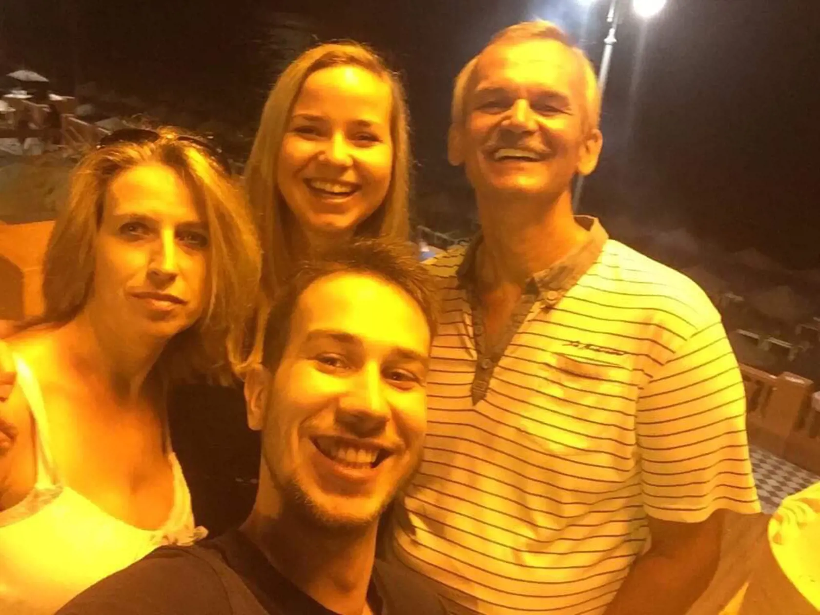 Pavol († 51) nemocnica v Košiciach: Na fatálnu chybu pri podaní transfúzie v košickej nemocnici zomrel Pavol († 51), ktorého v nemocnici hospitalizovali so zápalom pľúc. Personál nevykonal povinné overenie krvi pri lôžku, čo pacienta stálo život.
