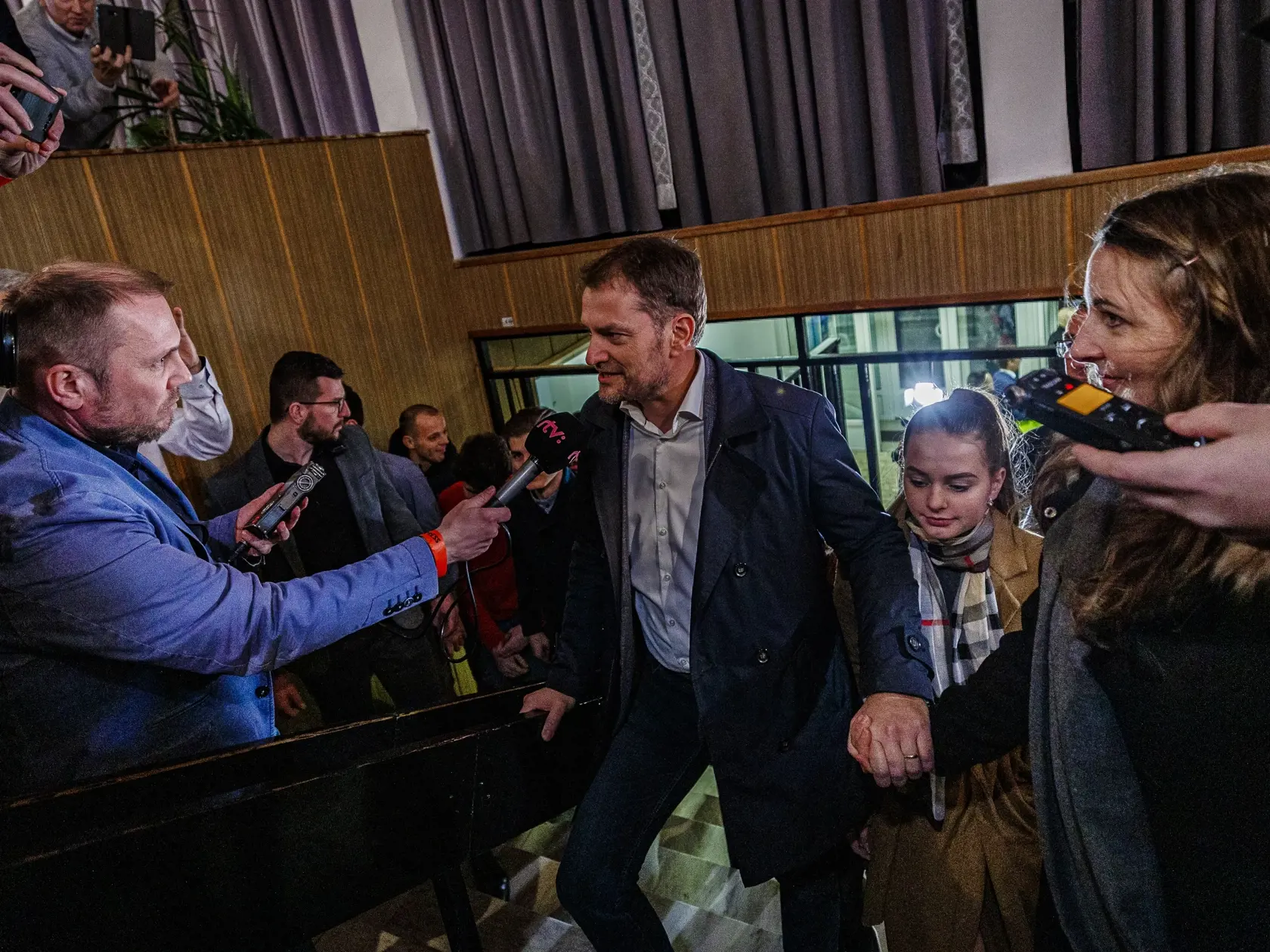 Igor Matovič s manželkou Pavlínou v centrále politickej strany OĽANO počas noci volieb do Národnej rady Slovenskej republiky, 29.2.2020
